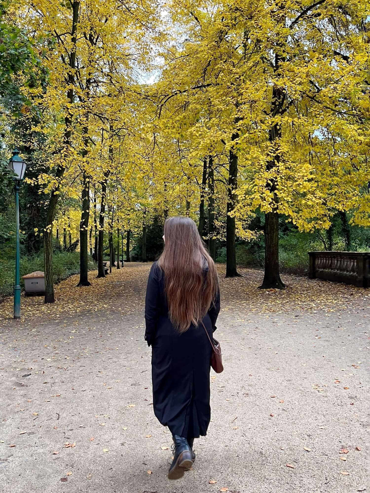 jenna walking down the path in sanssouci park.JPG