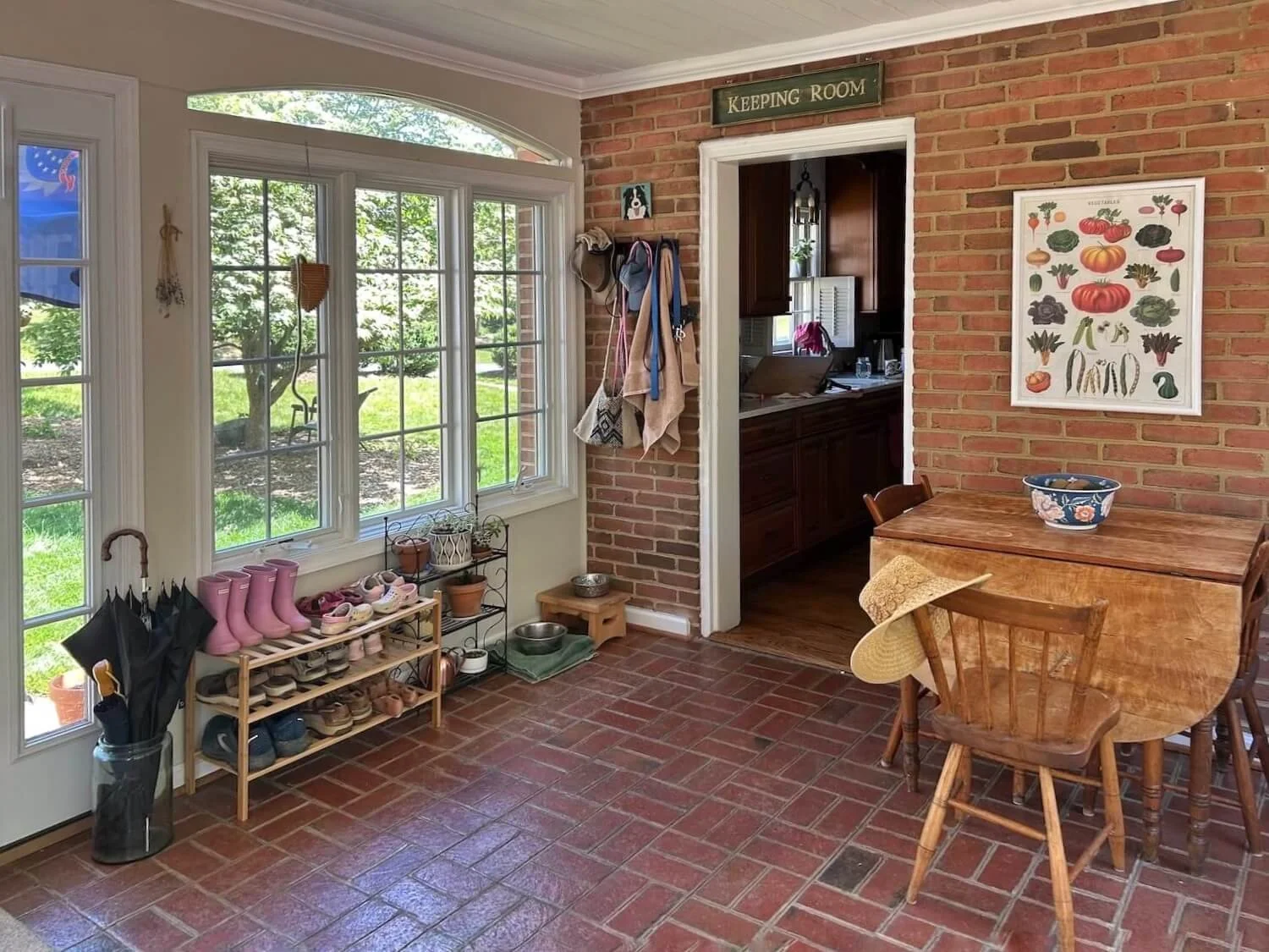 breezeway and house entrance.JPG