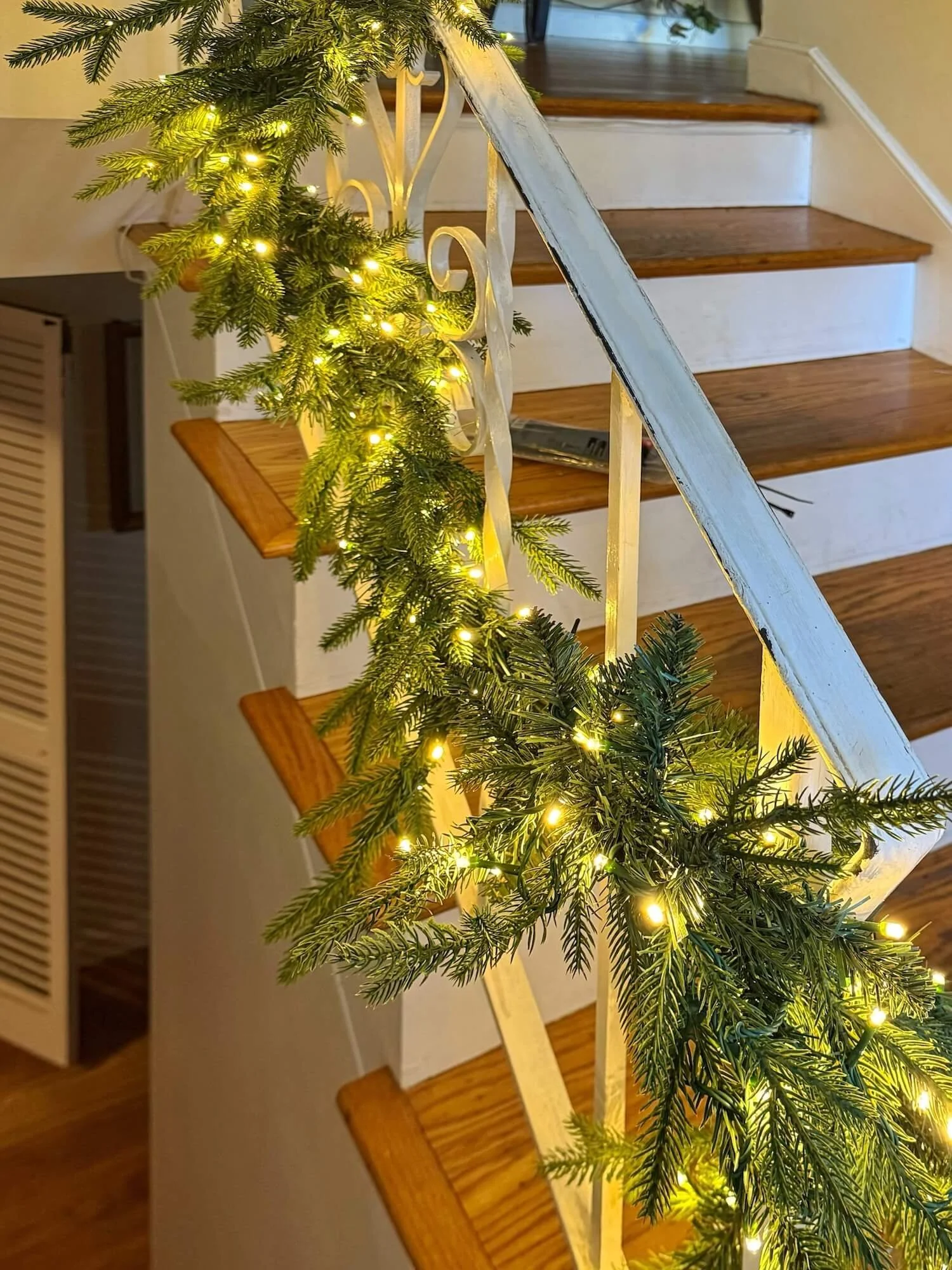 JRL Interiors — Choosing Stair Garland