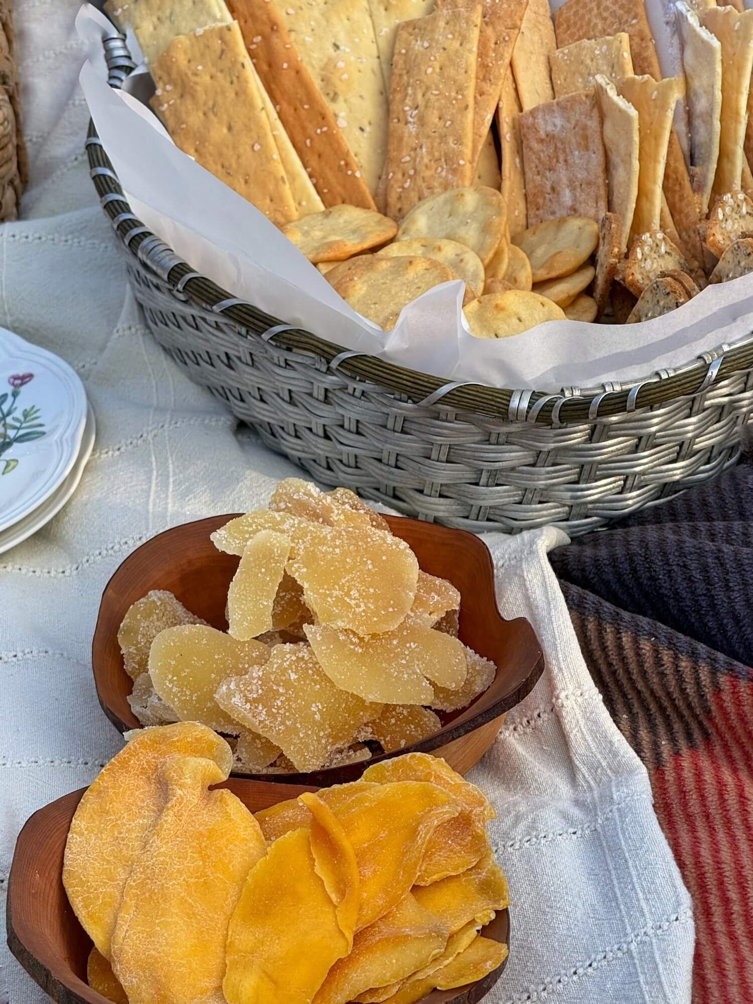 Tanglewood ginger and mango and crackers