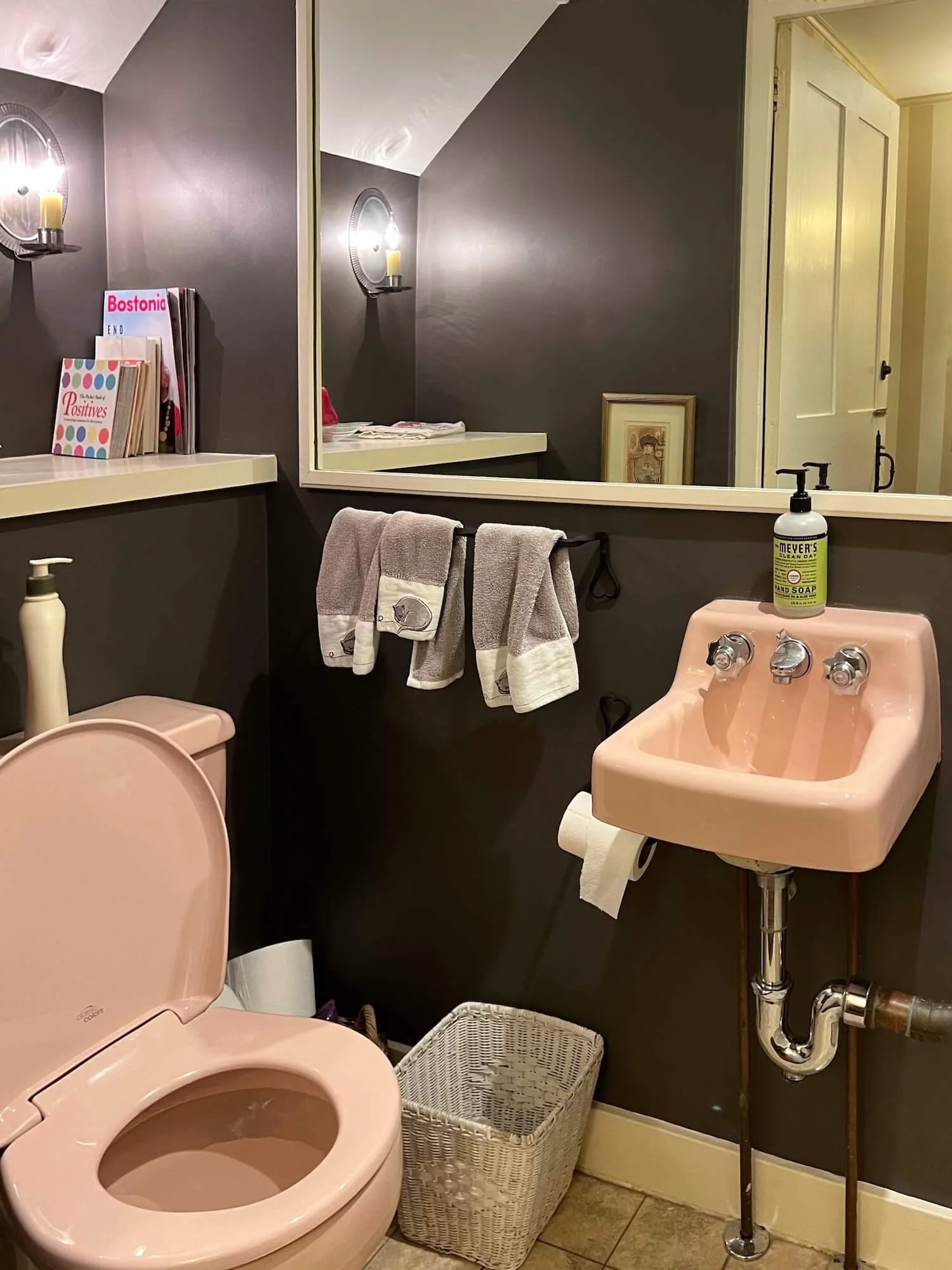 pocket powder room BEFORE