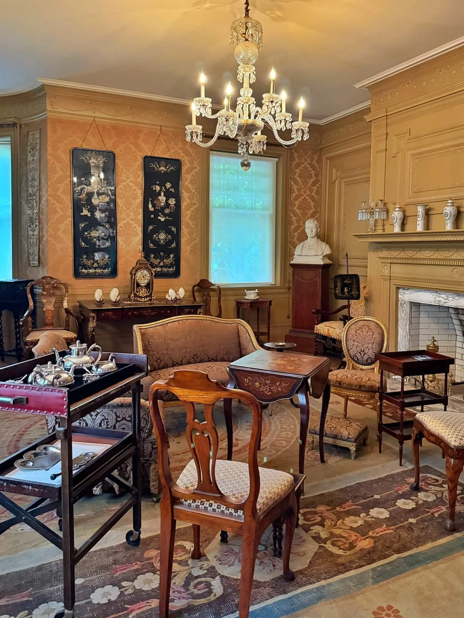 Naimkeg main salon