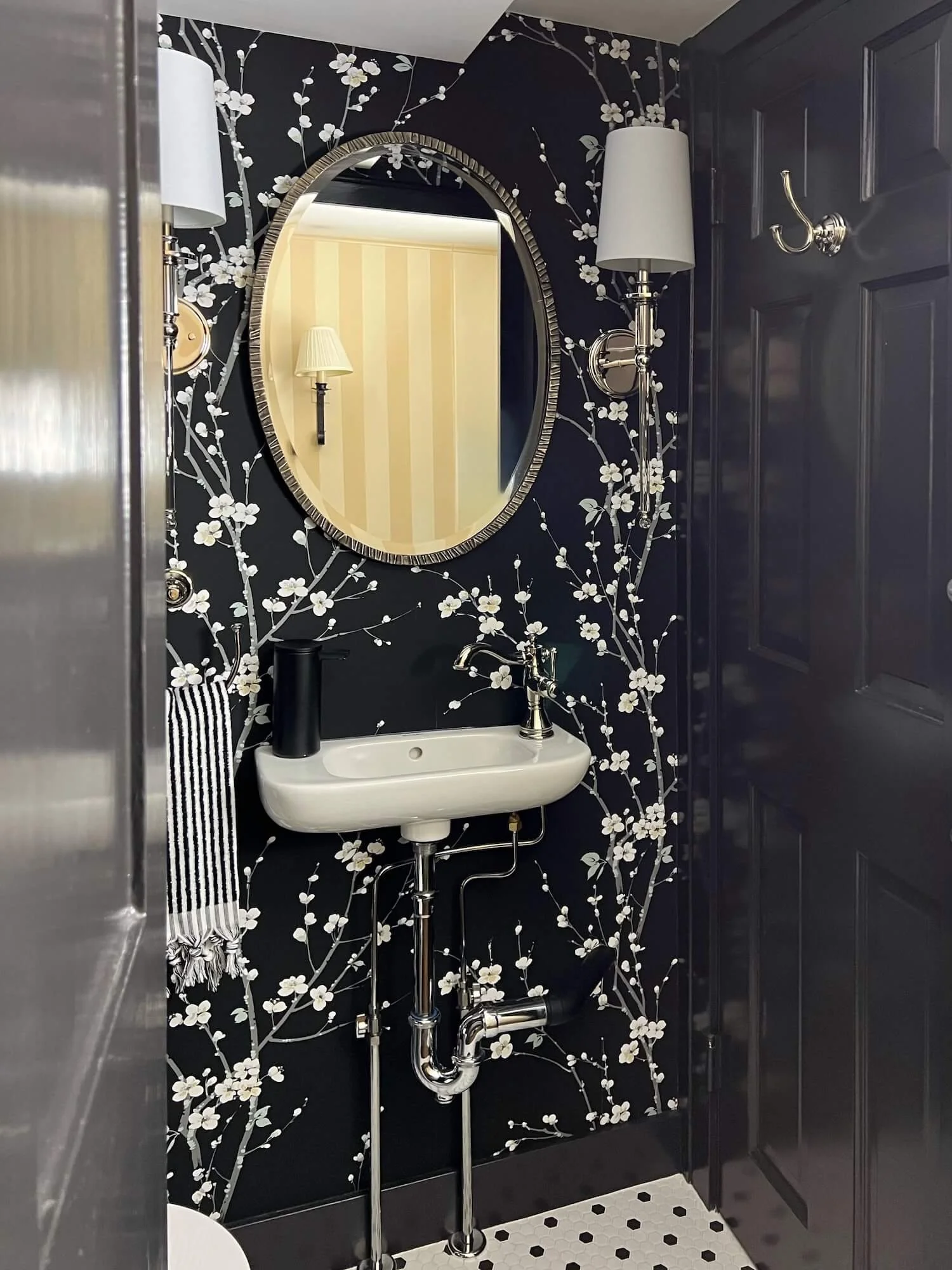 JRL Interiors — A Dramatic Pocket Powder Room Reveal