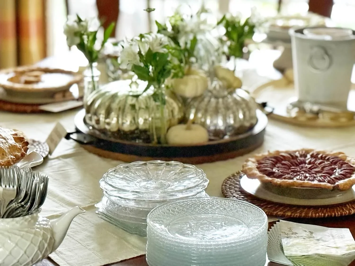 fall pie party table and centerpiece
