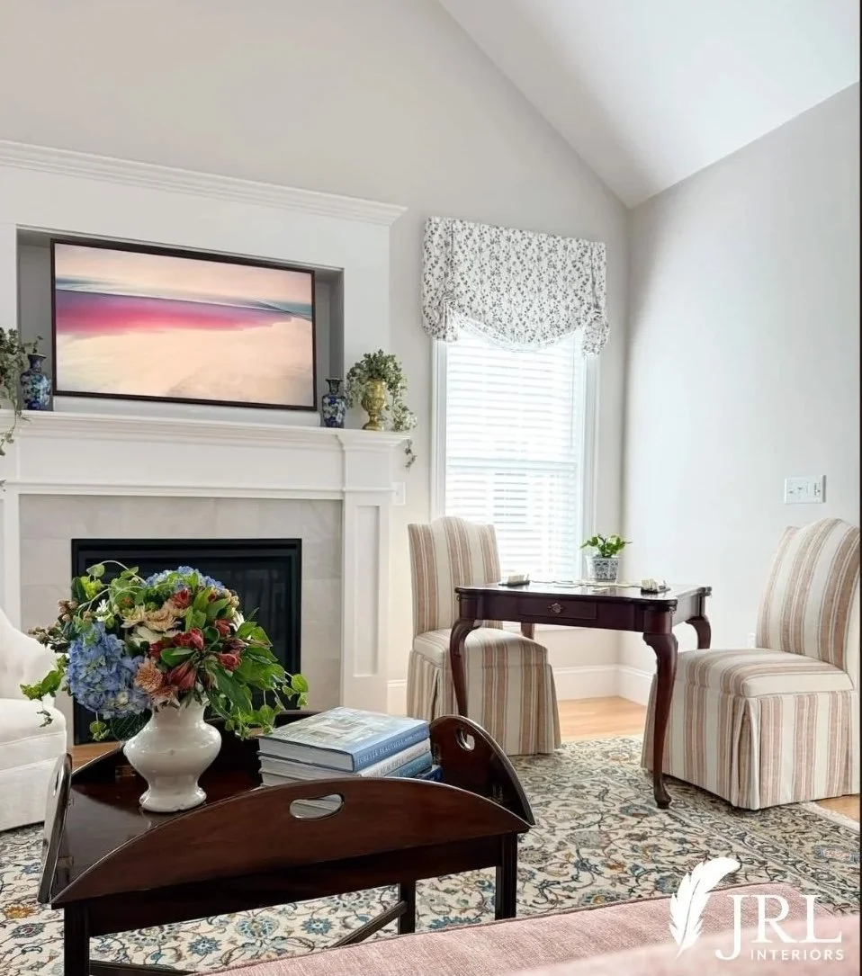 townhouse great room with vaulted ceiling