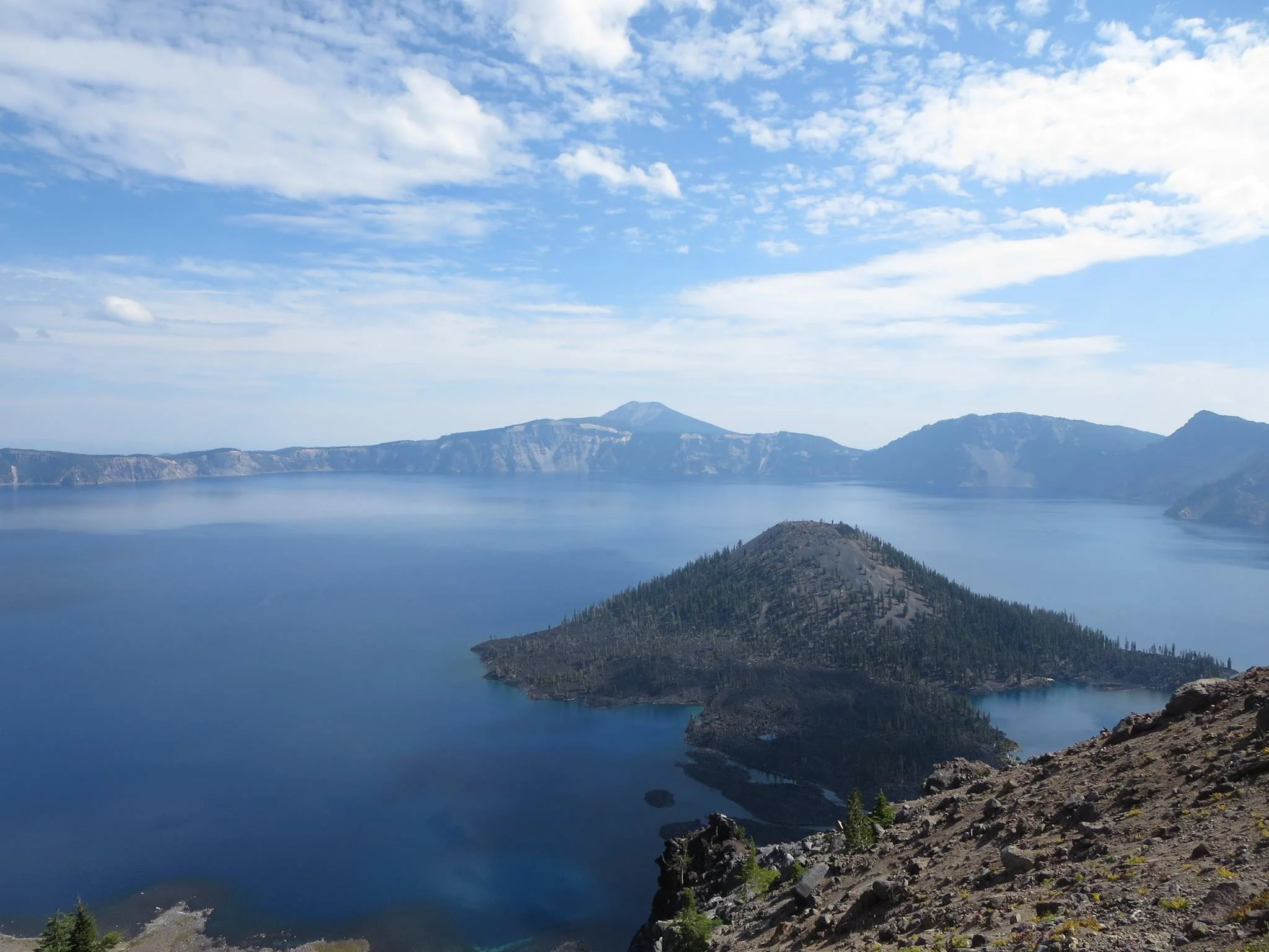 I learned a lot about Crater Lake, thanks to an entertaining presentation by ranger Dave, who shared the “Top 10 Reasons Why Crater Lake Isn’t Just an Ordinary Lake” from the Sinnott Memorial Overlook. 