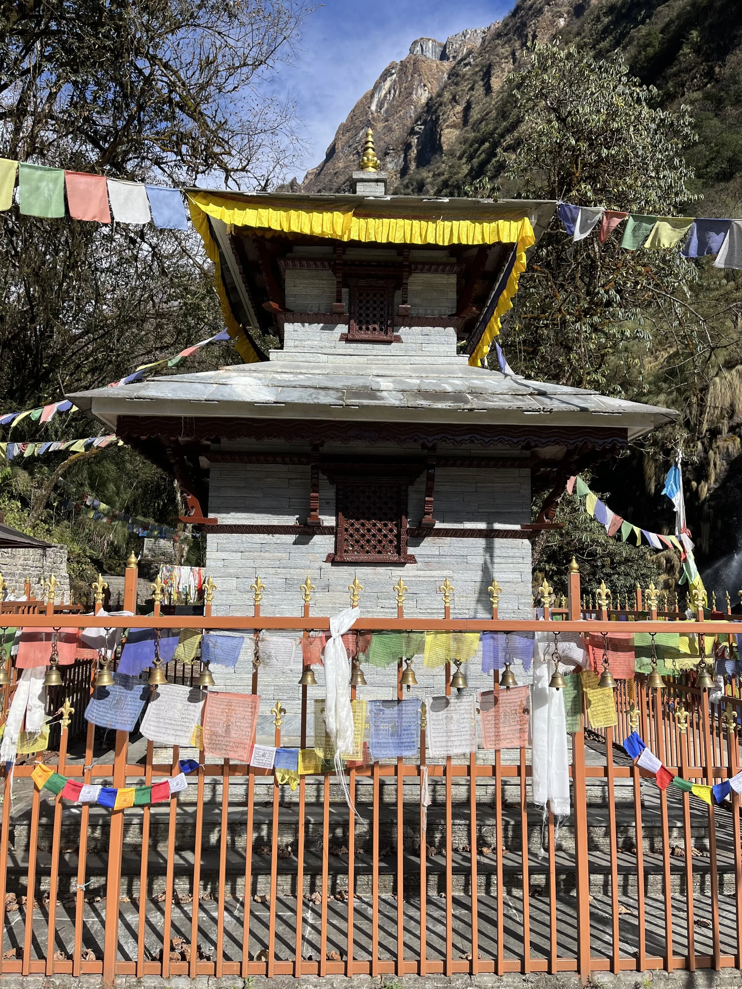 stupa annapurna base camp.jpg