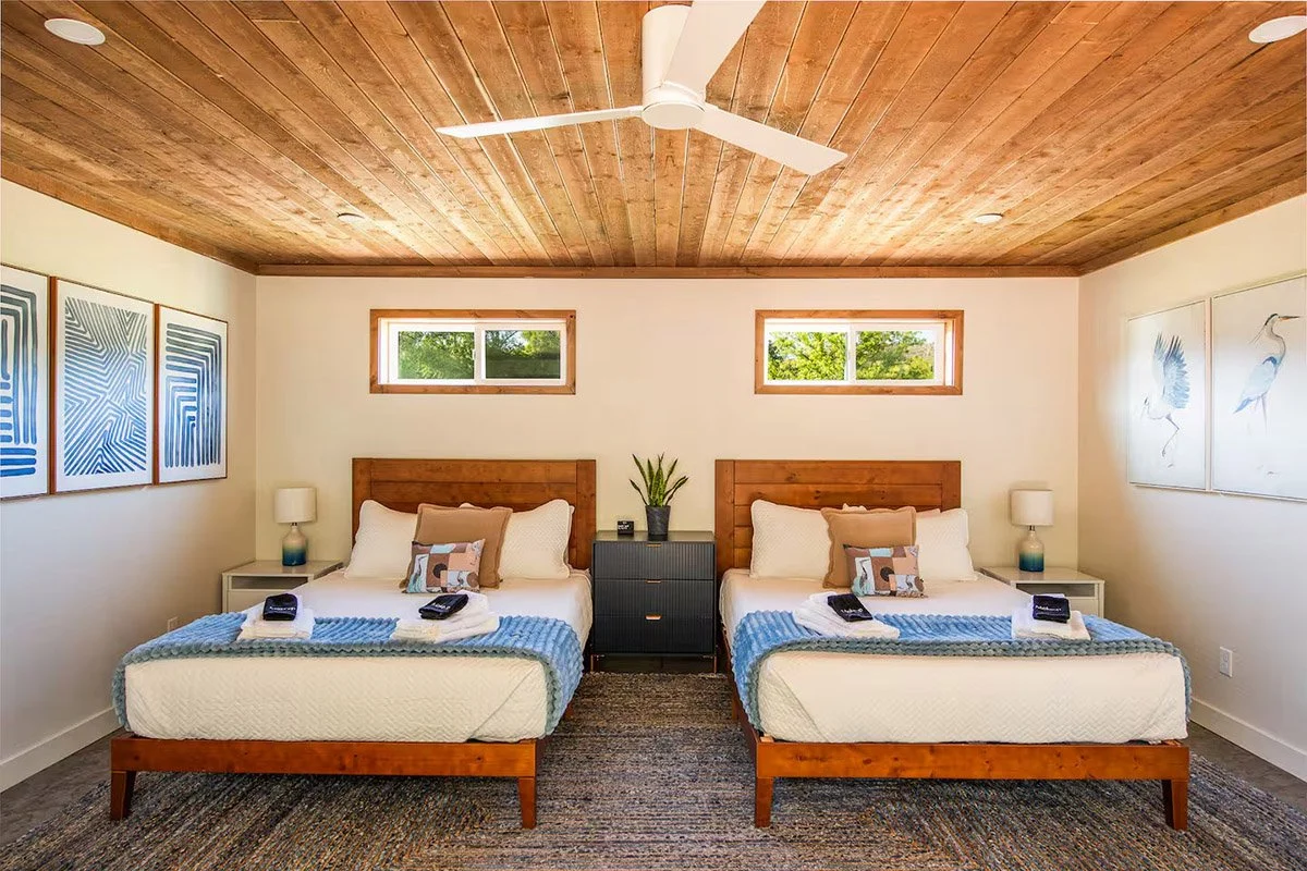 Blue-Heron-Cabin-Bedroom.jpeg