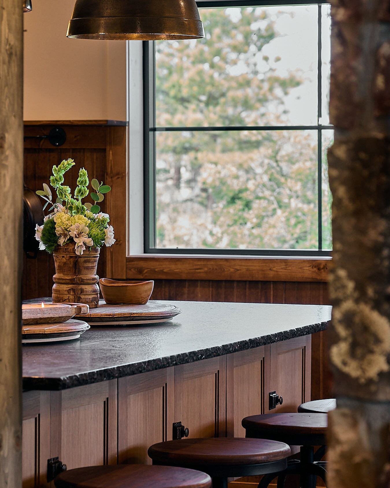 A sneak peek into this family&rsquo;s Colorado legacy home. A structure and decor that was the same as when it was purchased 35 years ago by the family&rsquo;s late parents. But now turned into a mountain lodge suited for hosting their large family t