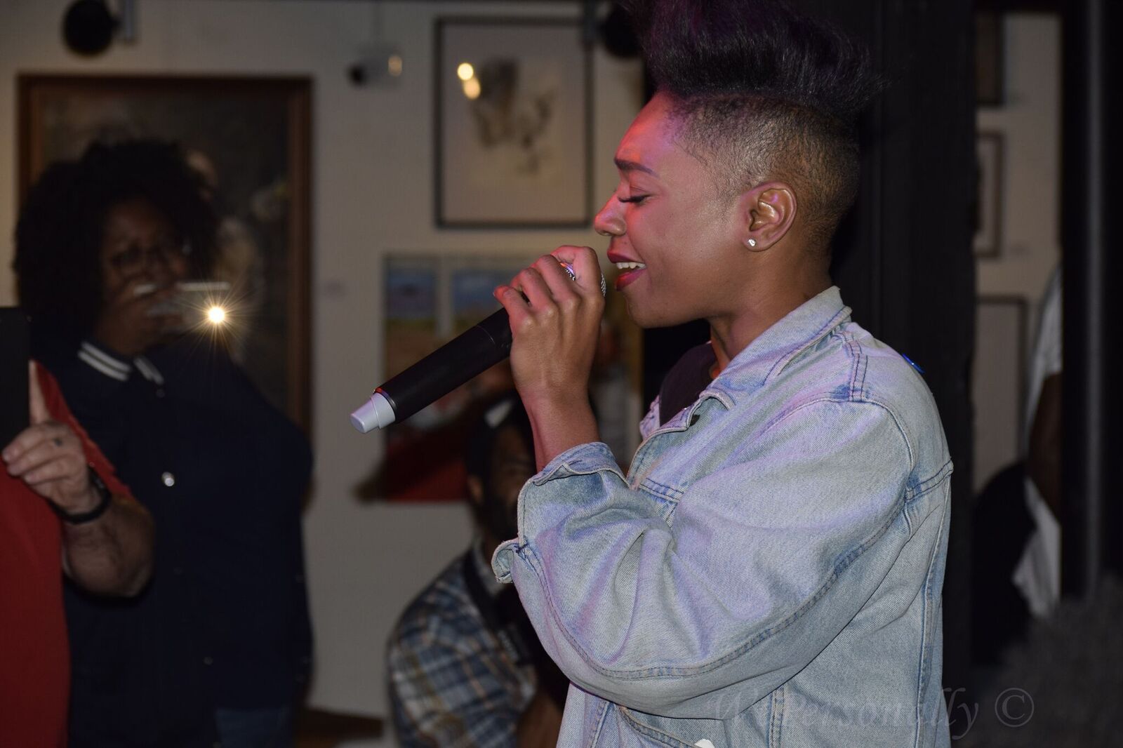 short haired girl singer imurj.jpeg