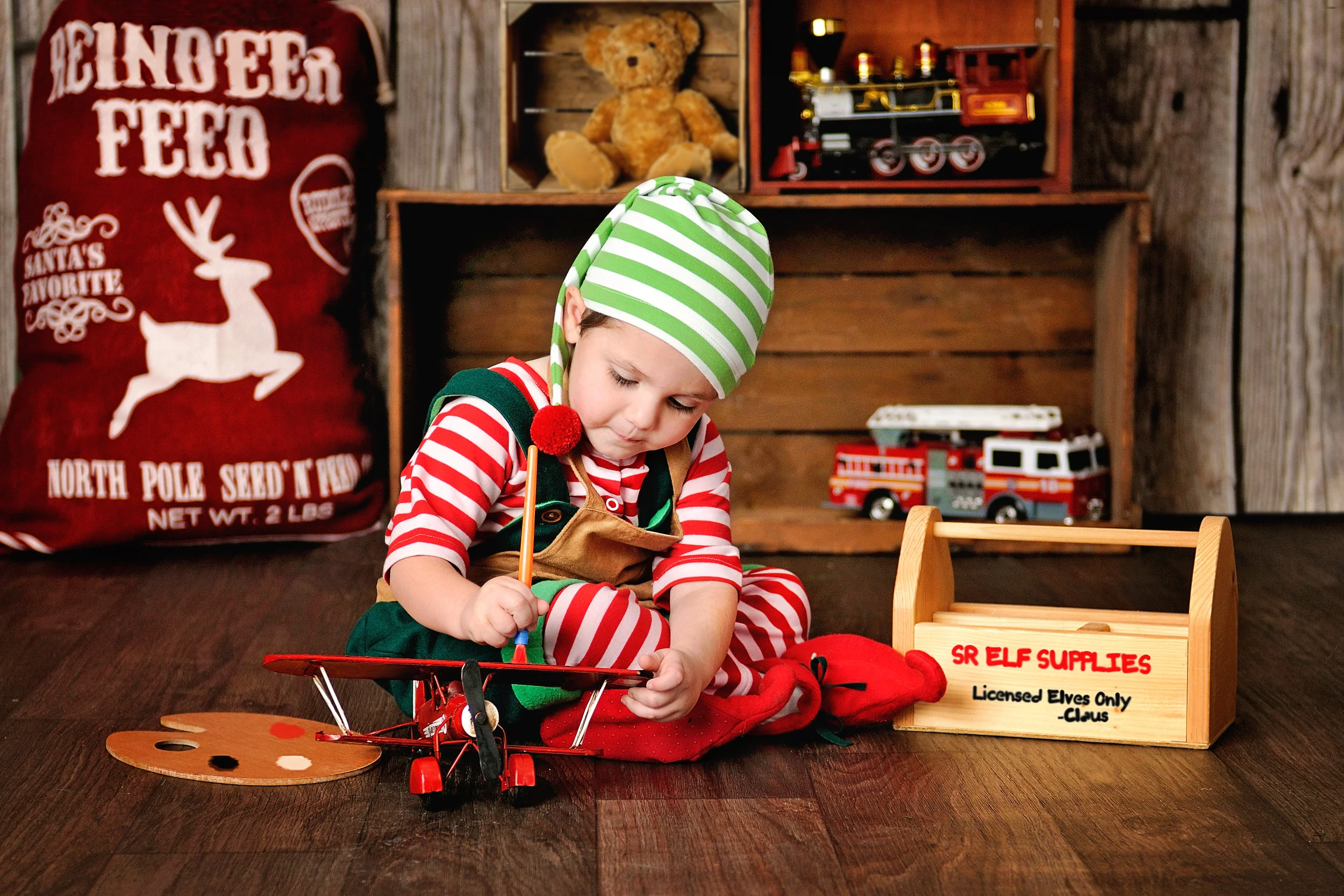  #christmasphotoshoot #christmasphotosession #christmas session #pattysimaging #pattylovins #lancasterkyphotographer #centralkyphotography #christmaself #christmaselfphotoshoot #santaself #santasworkshop 