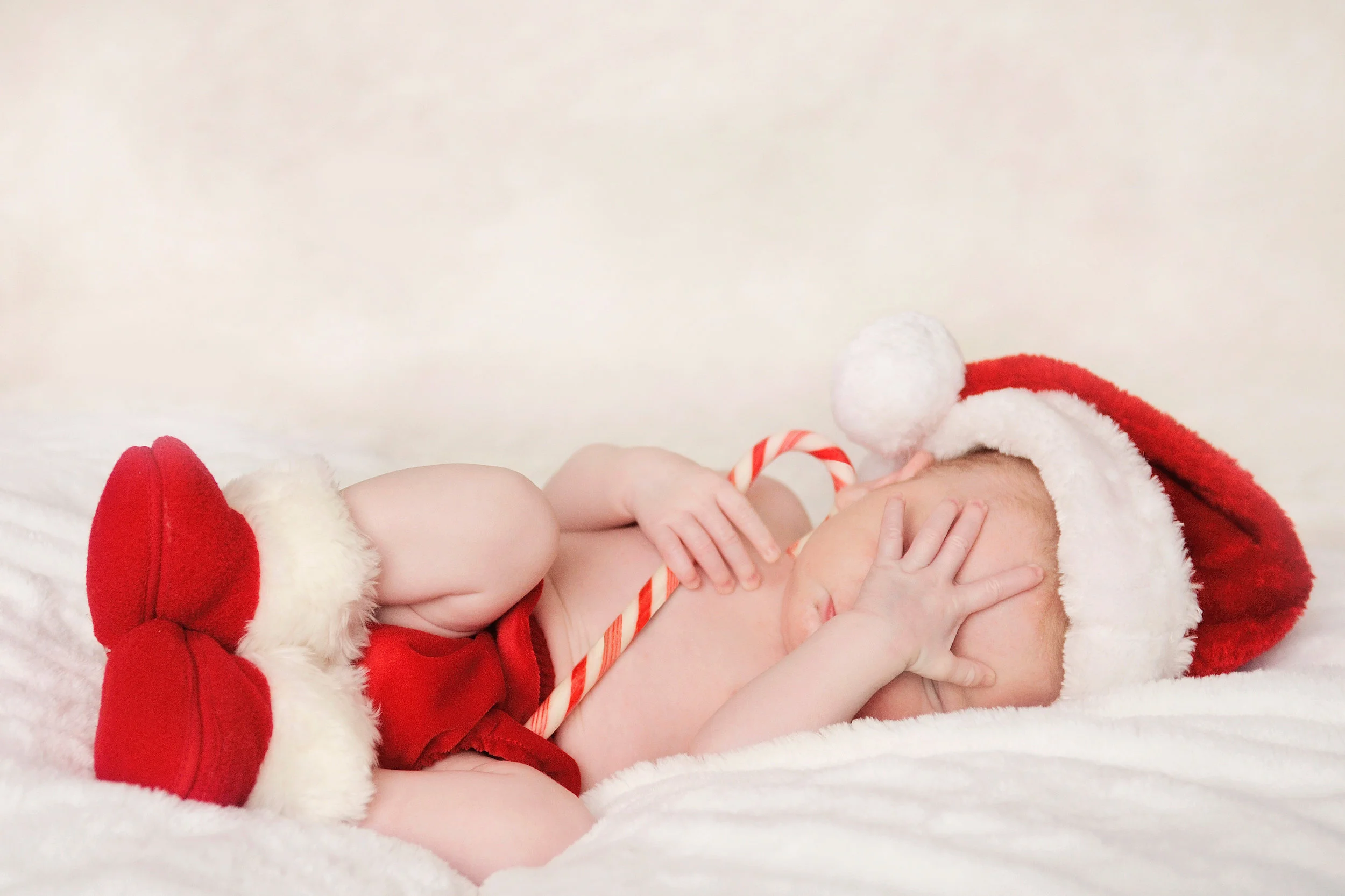  #babyfirstchristmas #christmasphotoshoot #christmasphotosession #christmas session #pattysimaging #pattylovins #lancasterkyphotographer #centralkyphotography #santababy #santababyphotoshoot #candycanechristmas #littlesanta #littlesantababy 