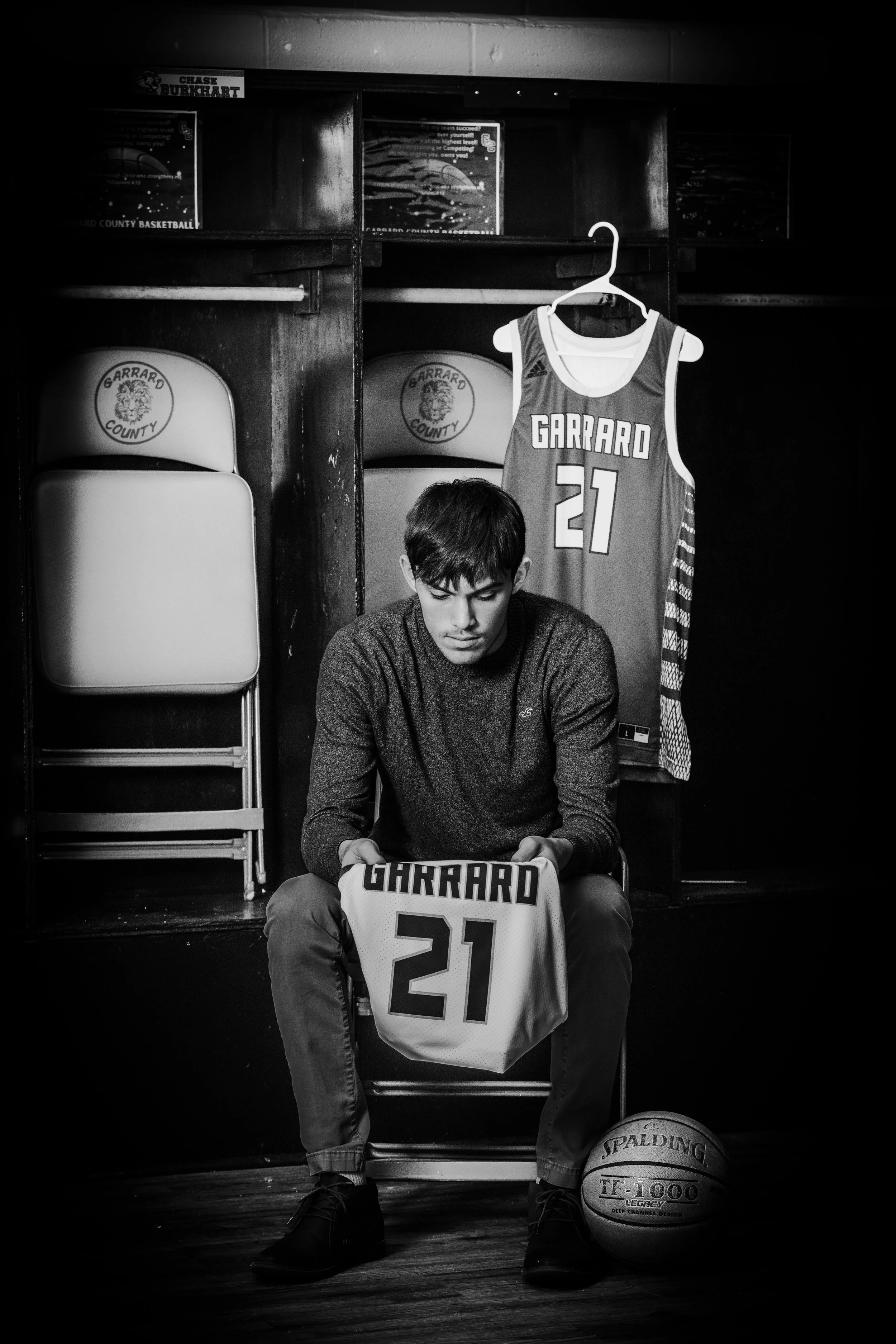  #seniorphotography #seniorboyphotography #pattysimaging #pattylovins #lancasterkyphotographer #centralkyphotography 