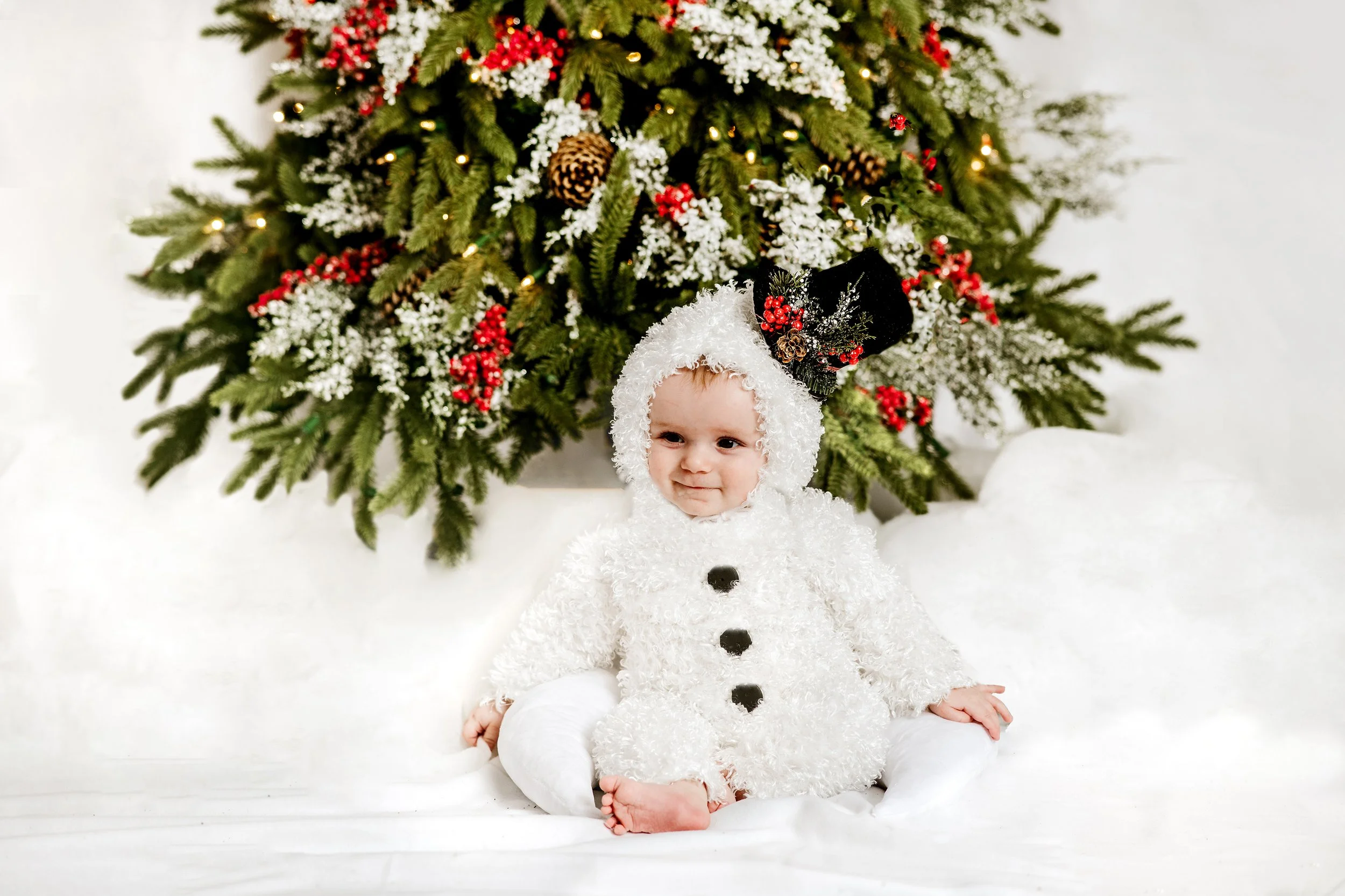  #christmasphotoshoot #christmasphotosession #christmas session #pattysimaging #pattylovins #lancasterkyphotographer #centralkyphotography #babyfirstchristmas #newbornchristmas #newbornchristmasphotoshoot #waitingforsanta #babysnowman #babysnowmanchr