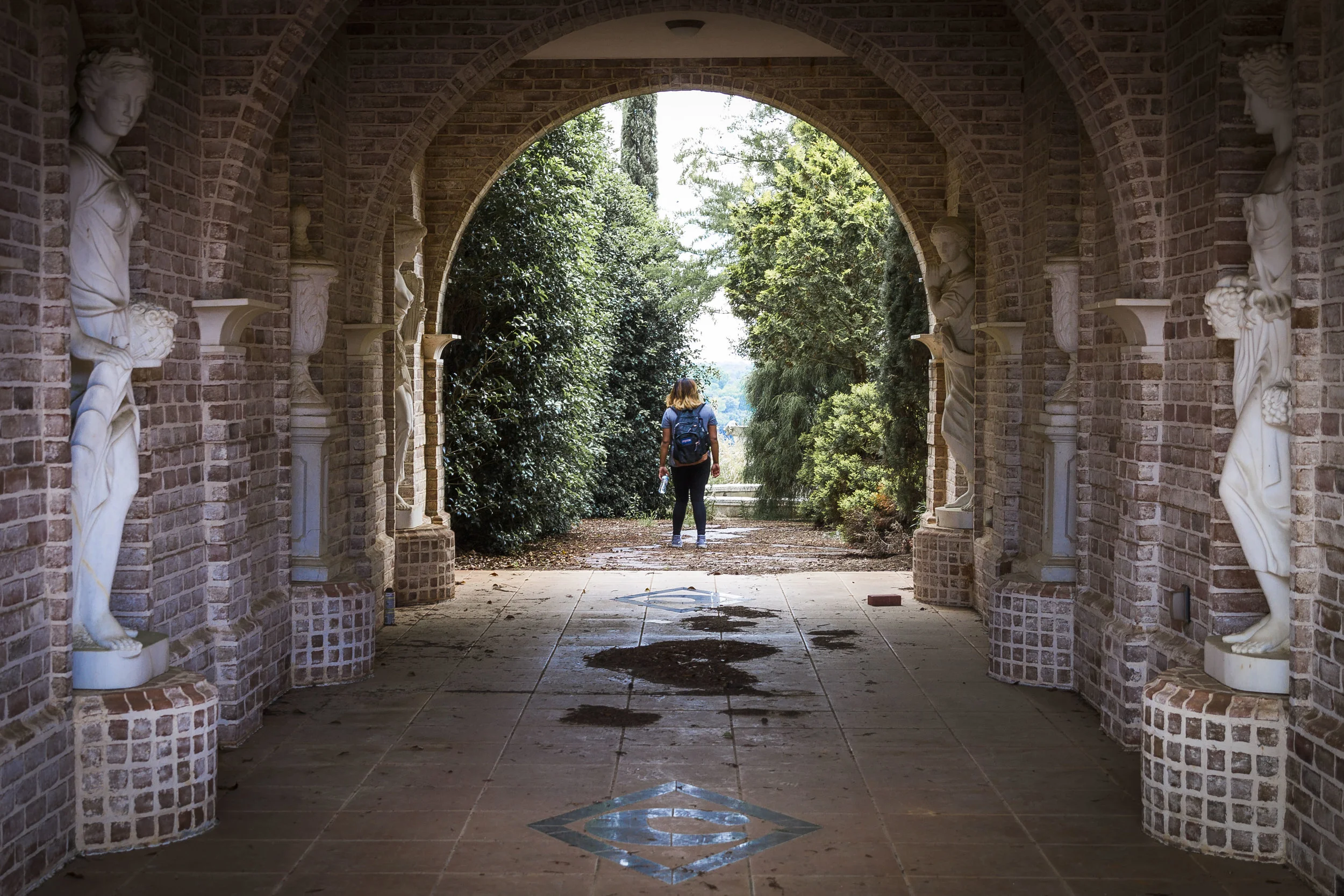 Anna statues mansion.jpg