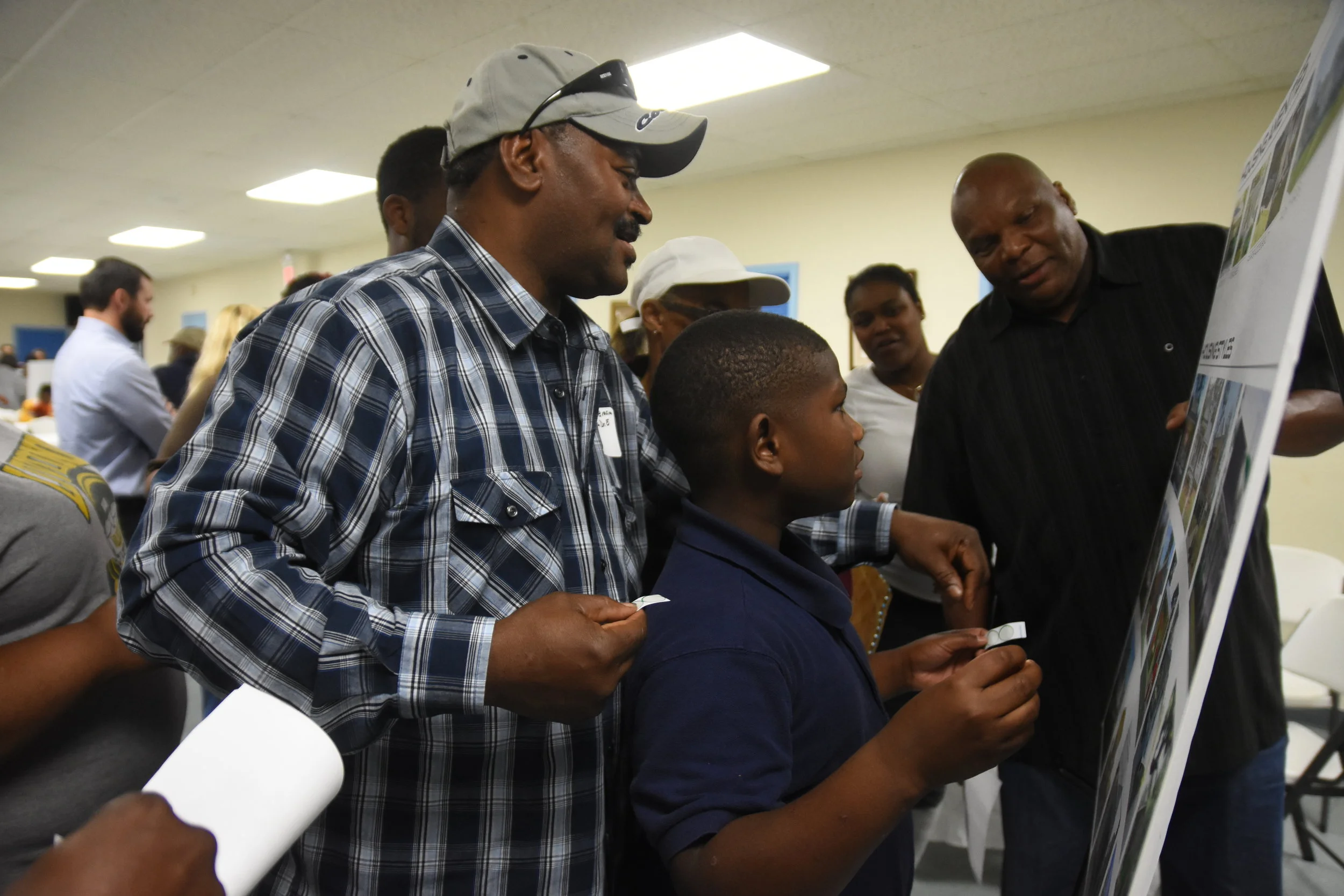 Pecan Acres residents participate in design charrette 