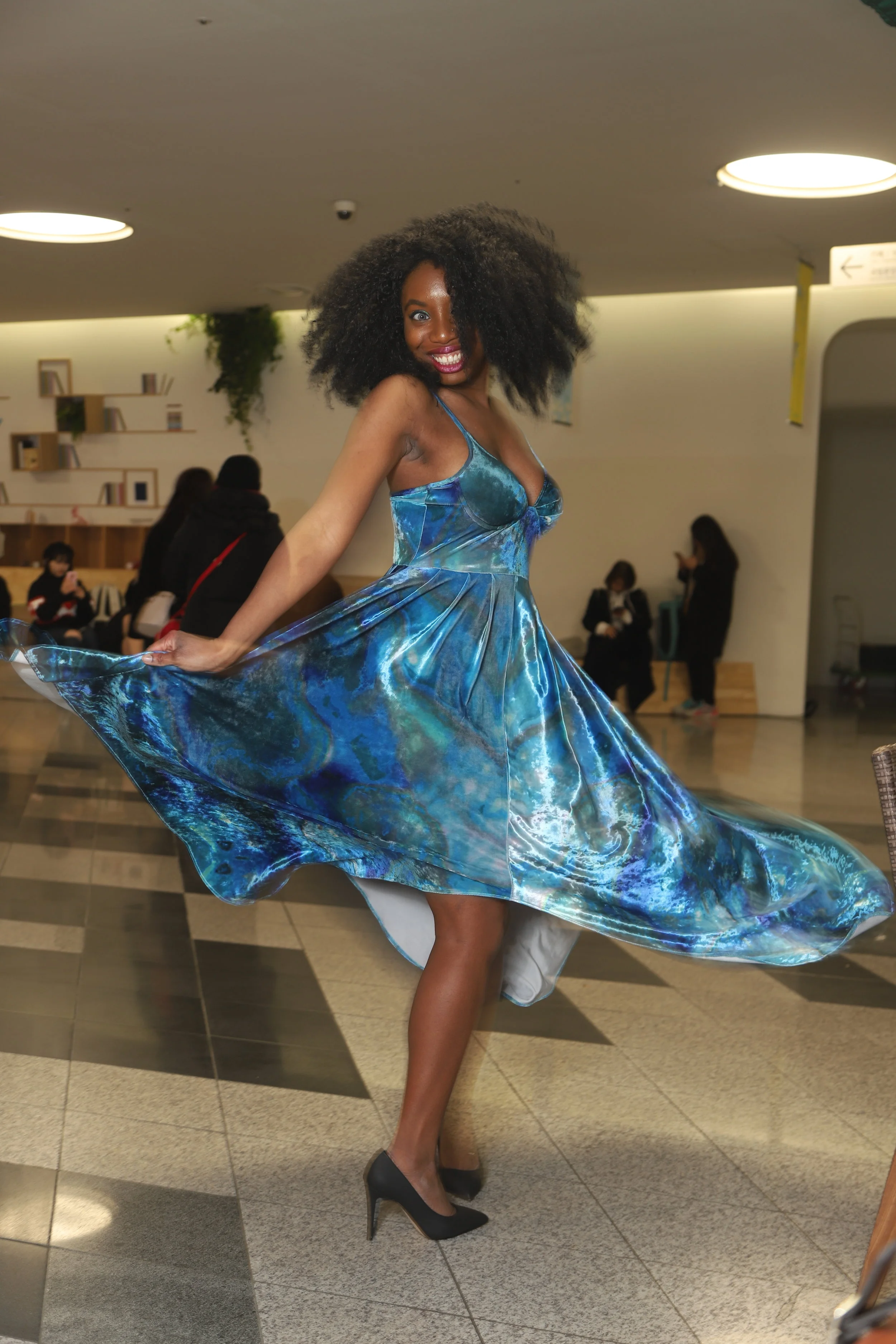Things can be as simple or get as elaborate as your personality and inclinations allow. I have the gear to capture any moment, any mood. This was at a shopping mall at the DDP during Seoul Fashion Week.
