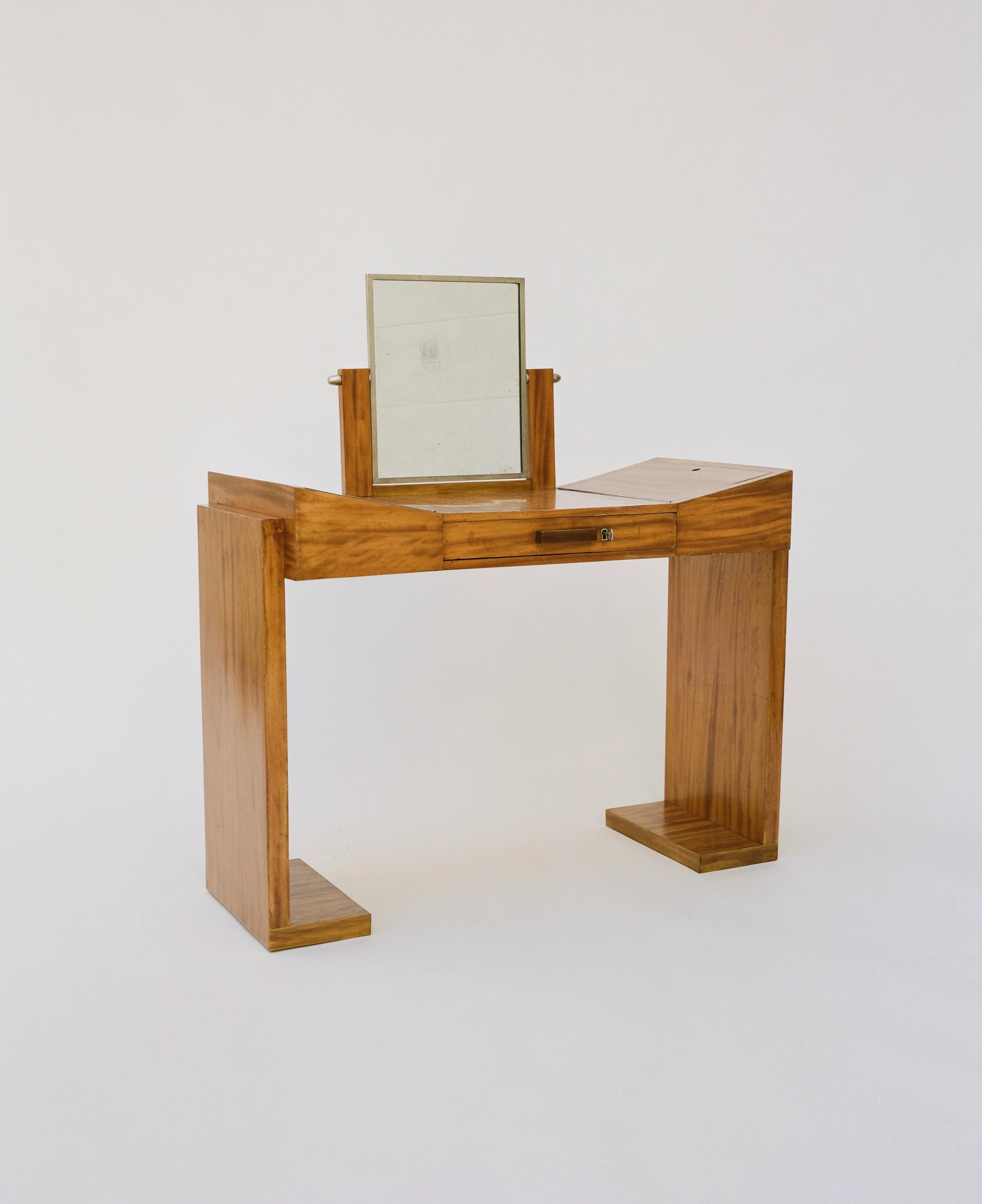 current — FORMATIVE MODERN pic