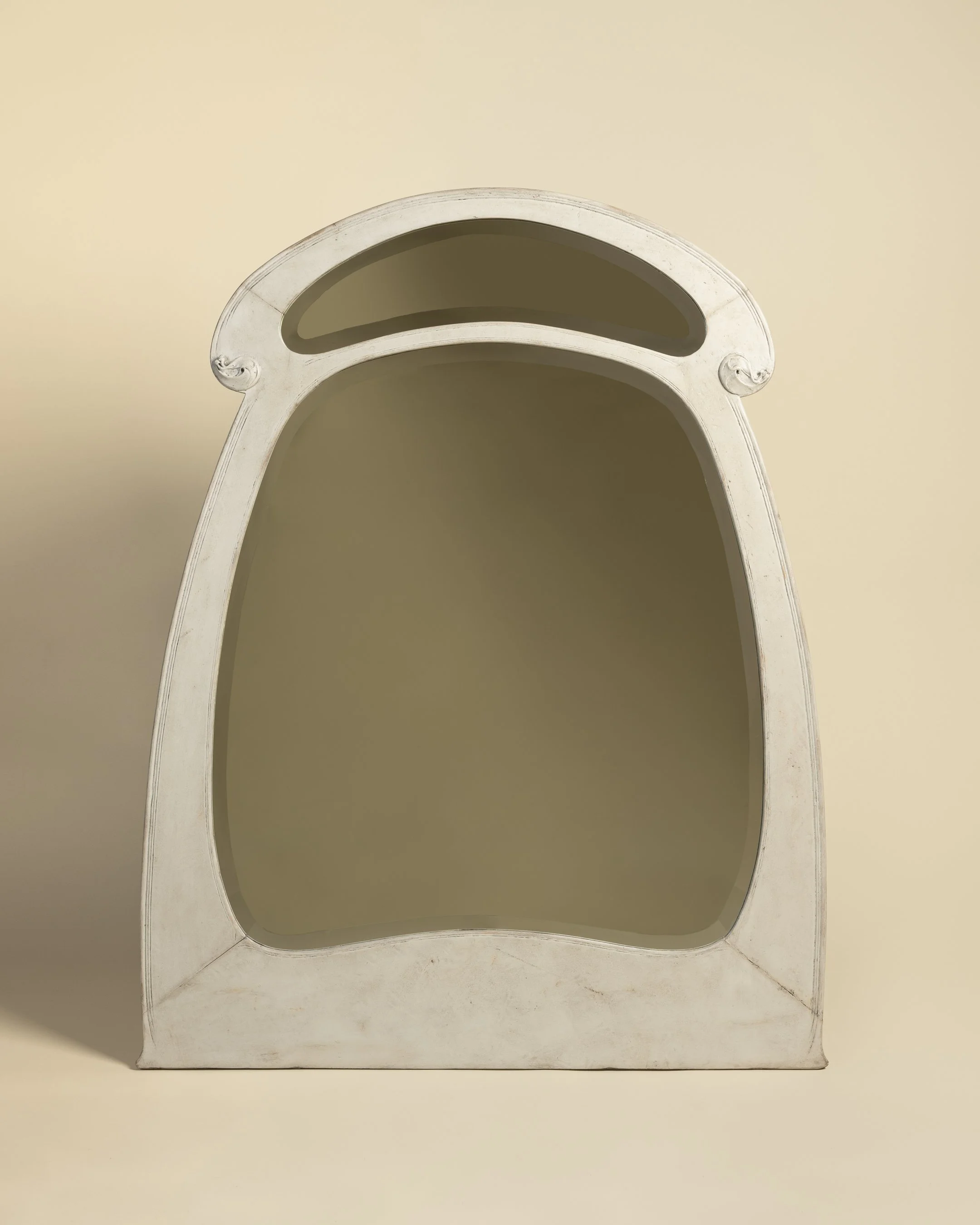 hector_guimard_mirror.jpg