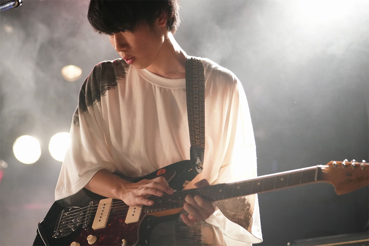 Hoshi Wataru (Guitar/Chorus)
