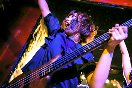 Yuko Miyakoshi (bass)