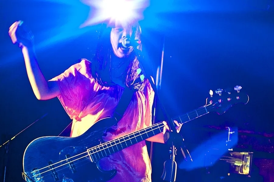 Natsuko Miyamoto (Bass, Vocals)