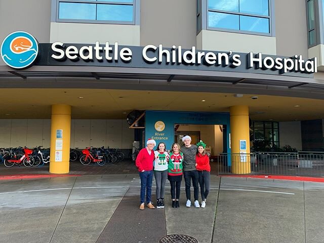 Happy holidays everyone! Big thank you to @seattlechildrens for letting us work as Santa&rsquo;s helpers today! Jordan also had a great time meeting Abner and Tommy! ❤️💚 #JMO