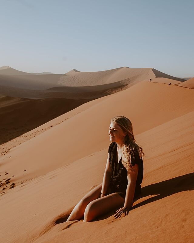 I like it here #earthday 🌍❤️
.
.
.
#wildlifephotography #animalsofafrica #namibia #africa #tucantravel #travelgirl #travelgram #girlsvsglobe #girlslovetravel #traveldreamseekers #girlsthatwander #ladiesgoneglobal #ladieslovetravel #thetravelwomen #t