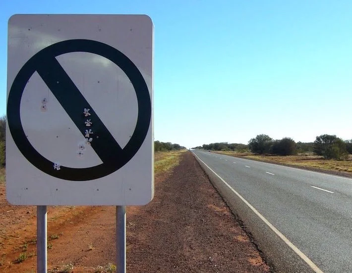 How do you read it: "drive to suit conditions" or "no limit"?