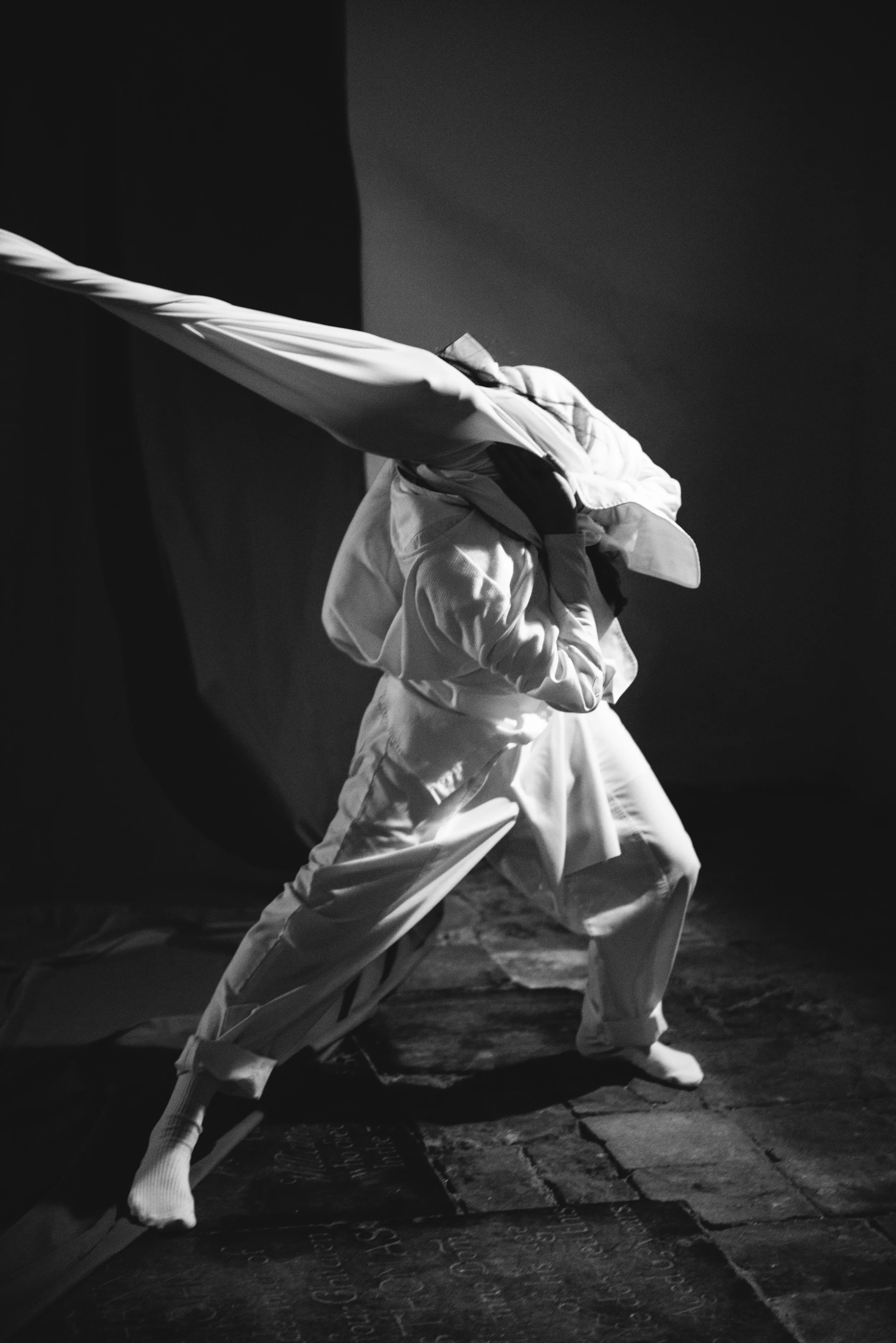 AMY_OLLETT_MILK_SS19_performance_OCT_2018_kerry_curl_bw-4281.jpg