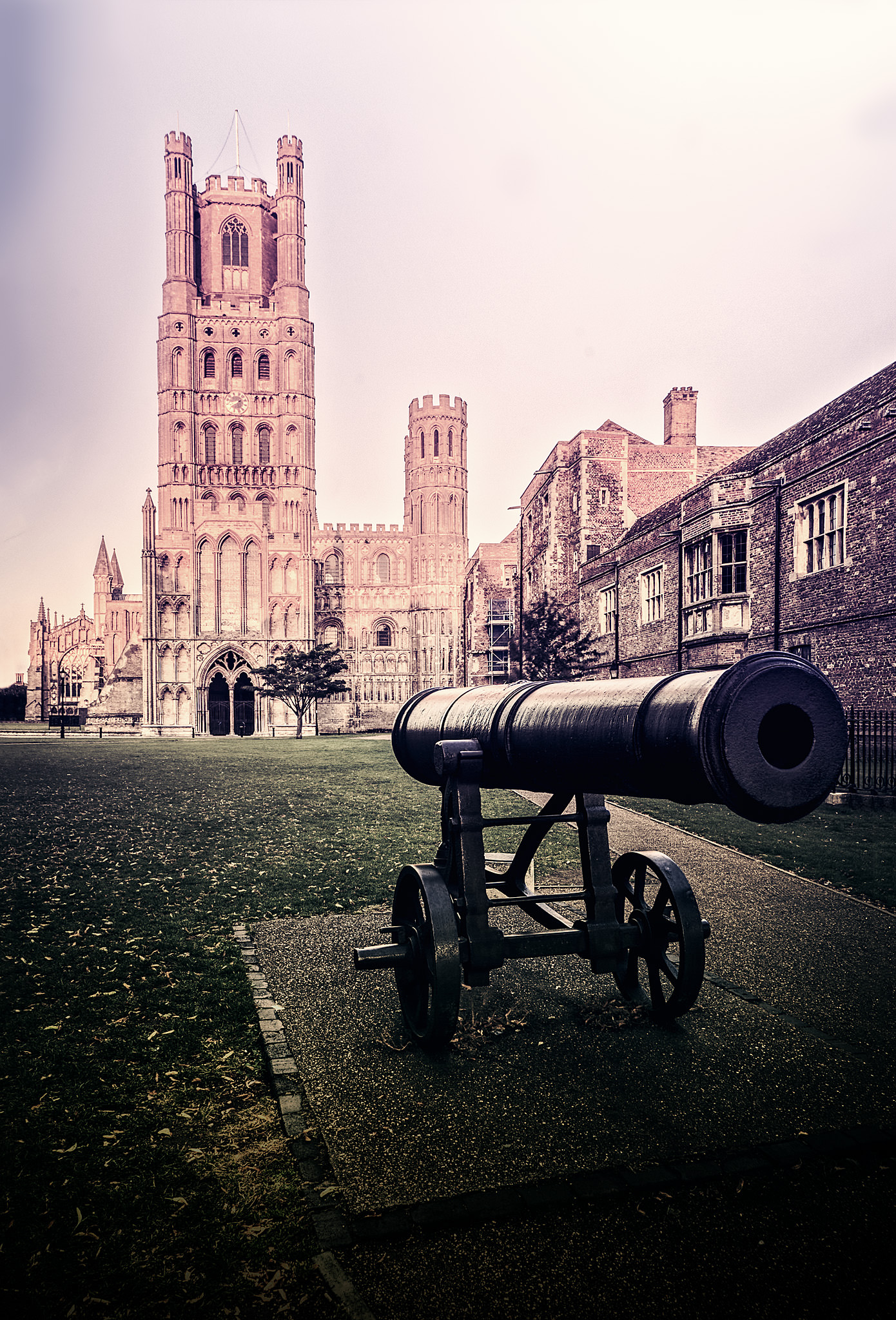 Ely_Cathedral_and_Canon.jpg