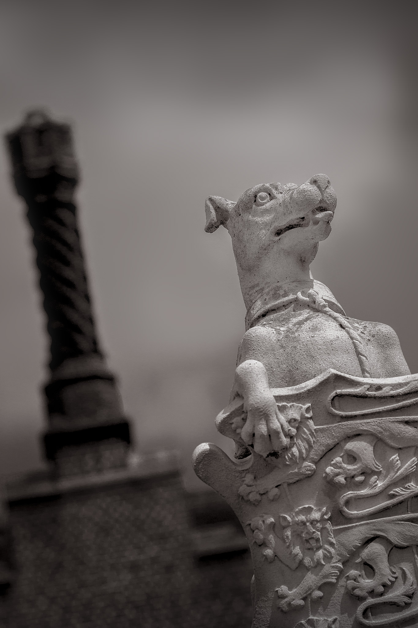 Dog-Statue-Hampton-Court.jpg