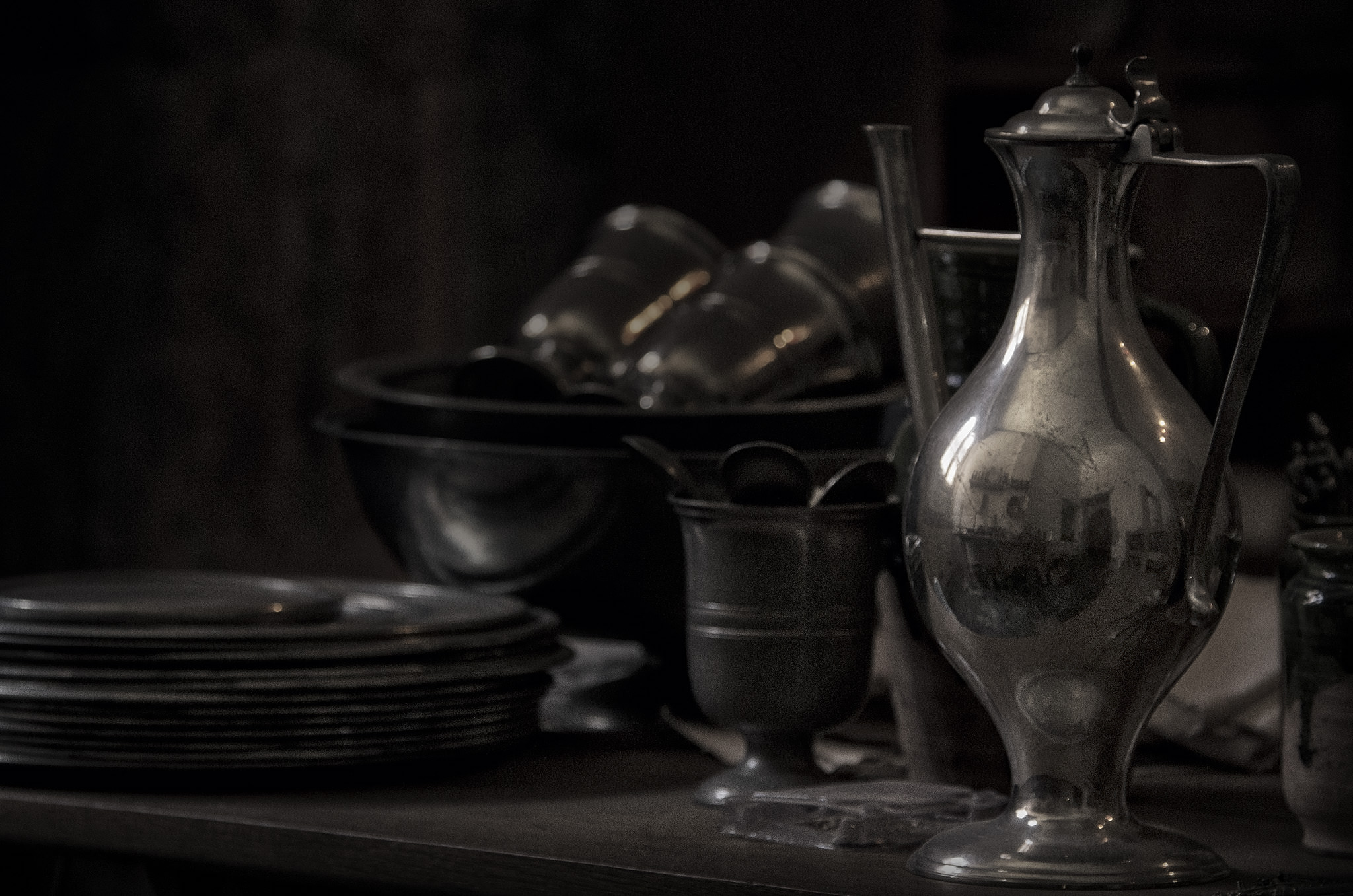 Hampton-Court-Tableware.jpg
