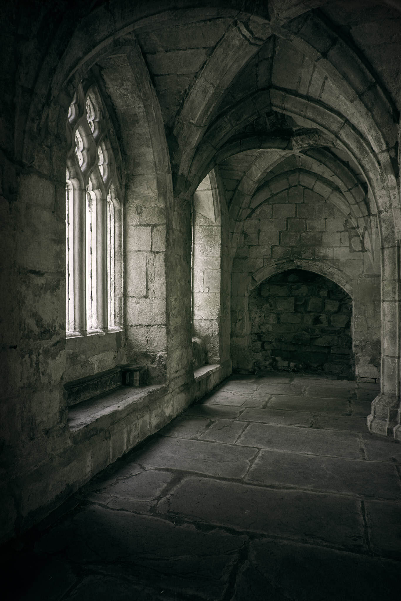 Chapterhouse-Valle-Crucis.jpg