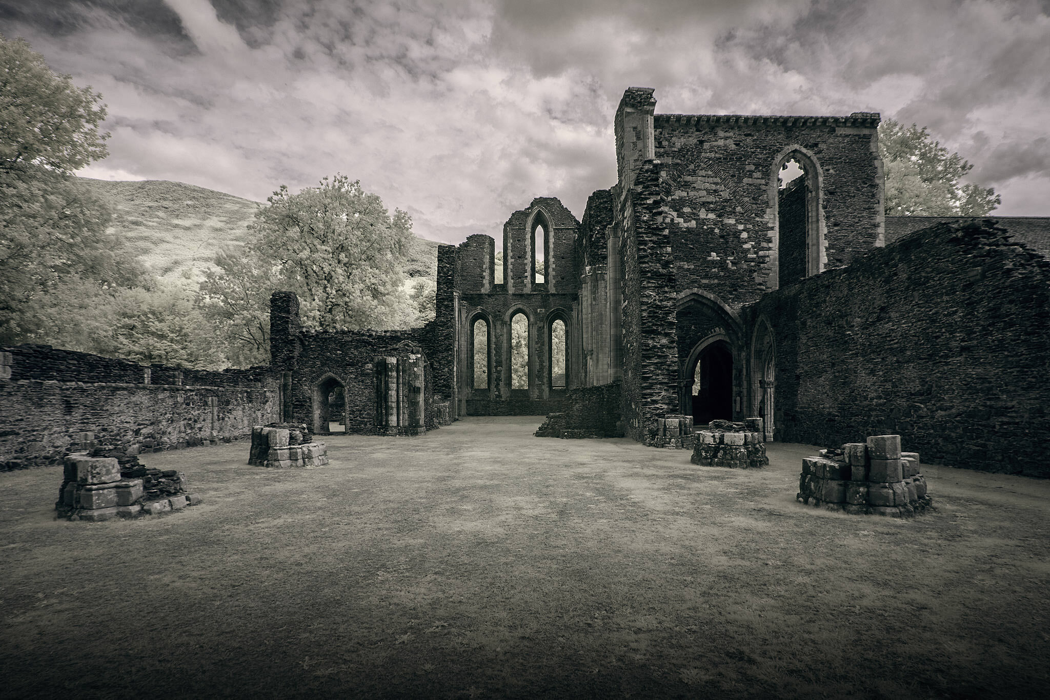 Nave-Valle-Crucis.jpg