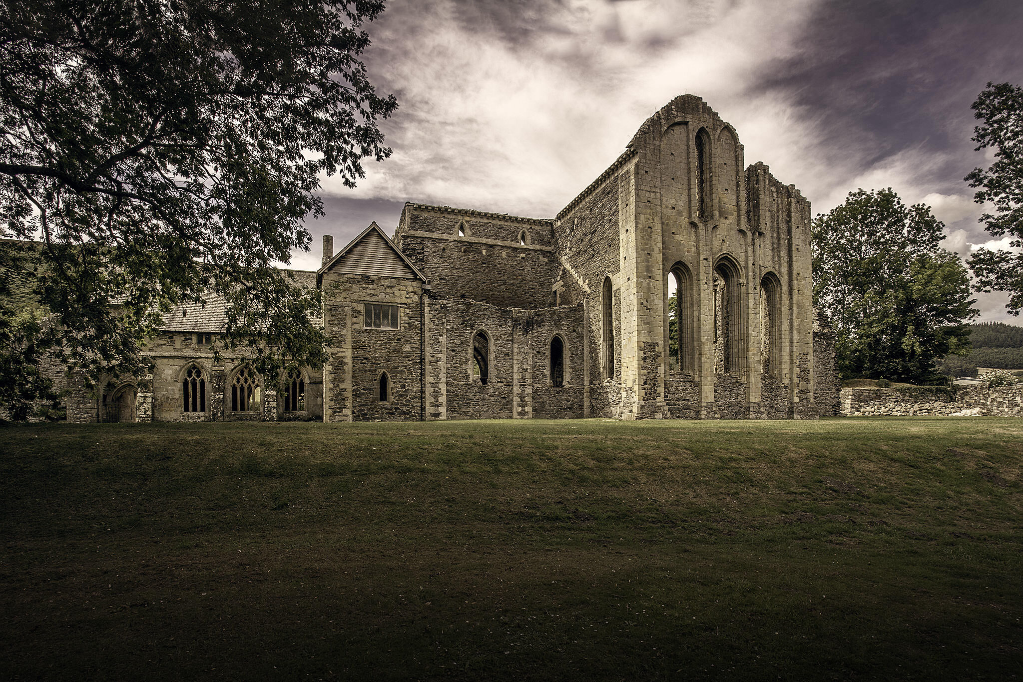 Valle-Crucis.jpg