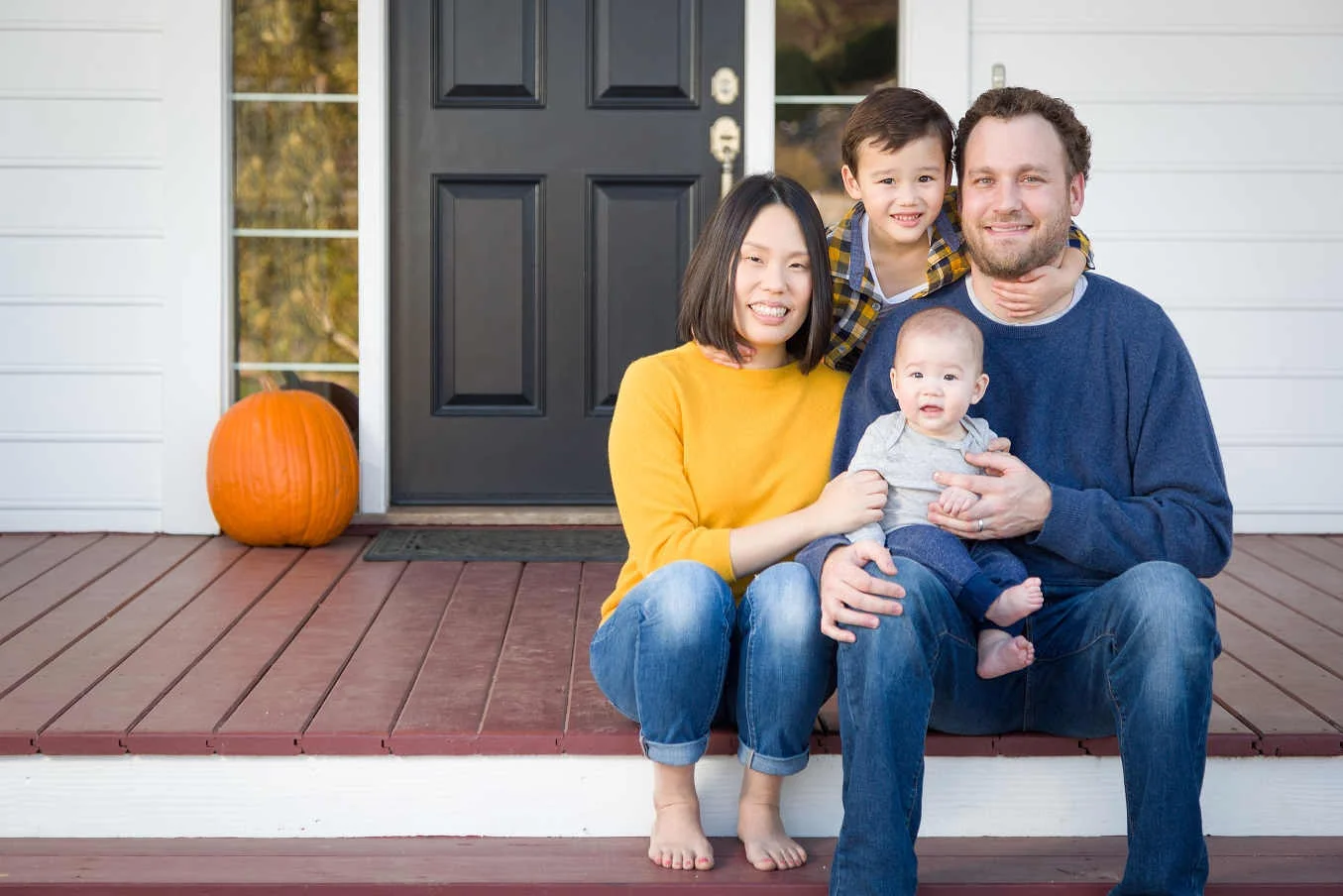 Family choosing the right mortgage