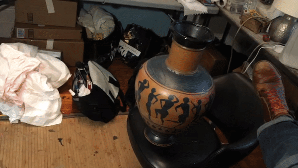 HOH Vase Break.gif