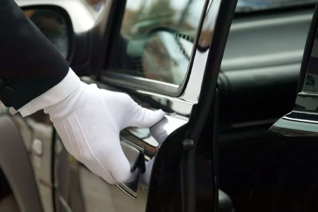 vip-limo-service-chauffeur-01.jpg