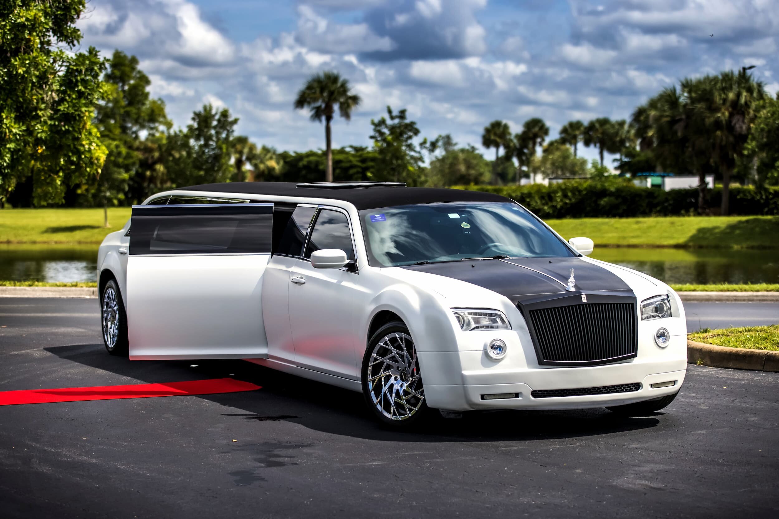 VIP Limo Service: Ft. Myers & Naples Limo & Party Bus Rentals