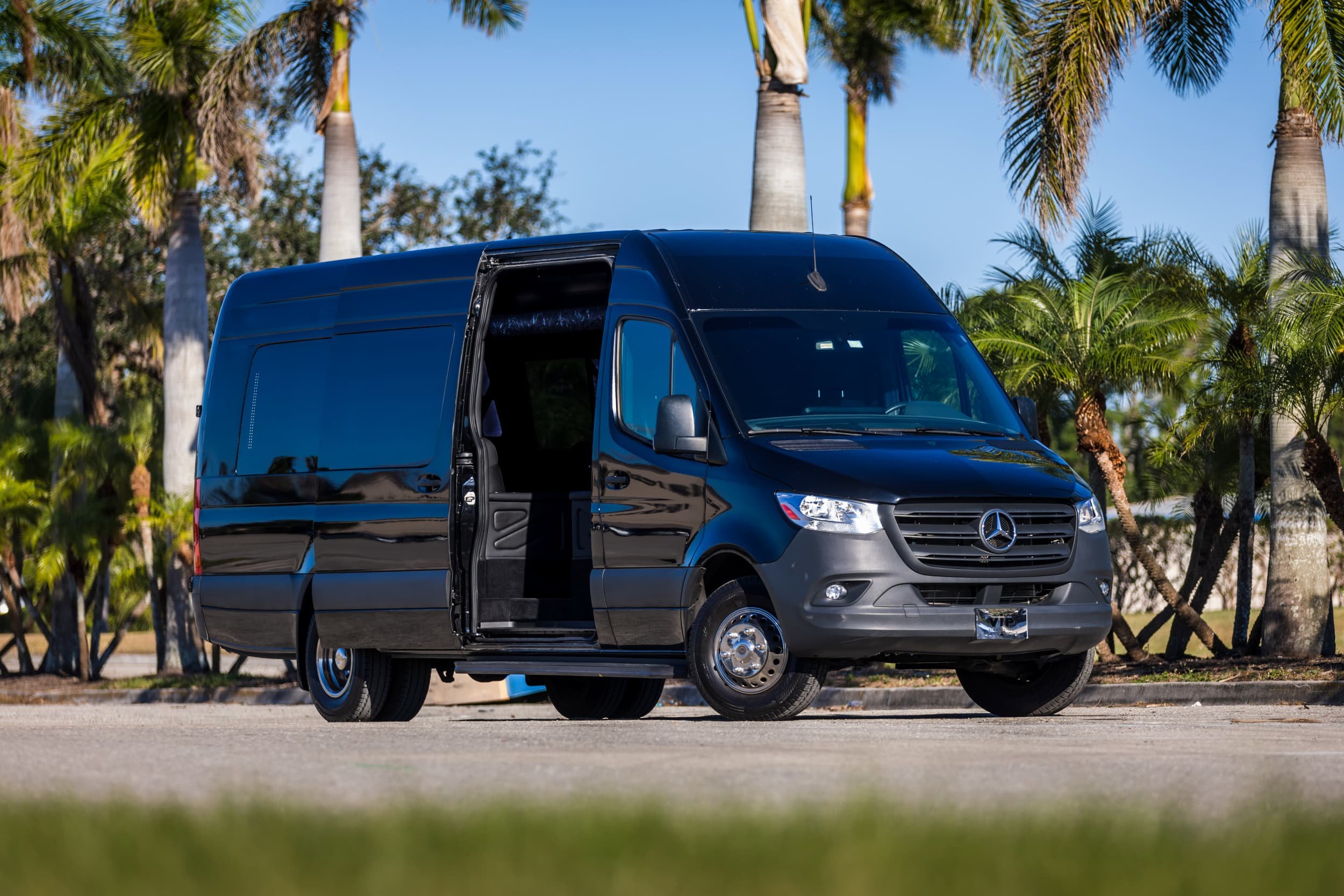 VIP Limo Service: Mercedez Limo Party Bus I