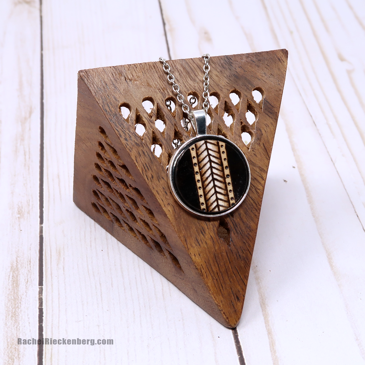 Mini Pend Chevron Silver_by_Rachel Rieckenberg.png