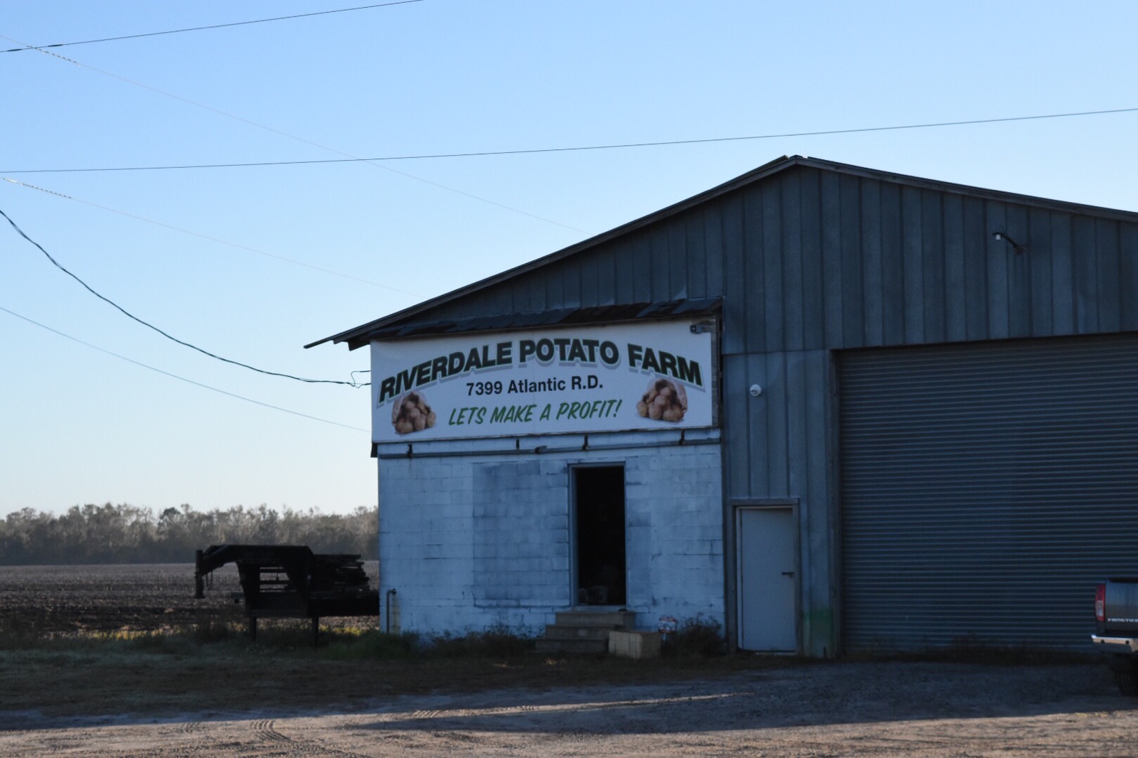  Riverdale Potato Farm includes a little over 1,000 acres, growing chip-potatoes and carrots.&nbsp;&nbsp; 