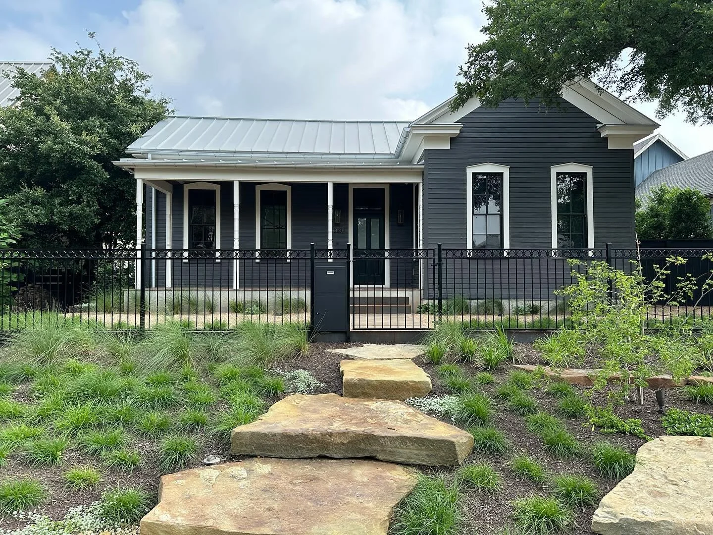 Front yard upgrade!

After➡️During➡️Before

Landscape Architect: @studio8sc 
Install: Big Tree LLC
Architect: @hatchworks 

#frontyard #frontyardgoals #curbappeal #upgrade #house #landscape #landscapedesign #landscapedesigner #nativeplants #beforeand