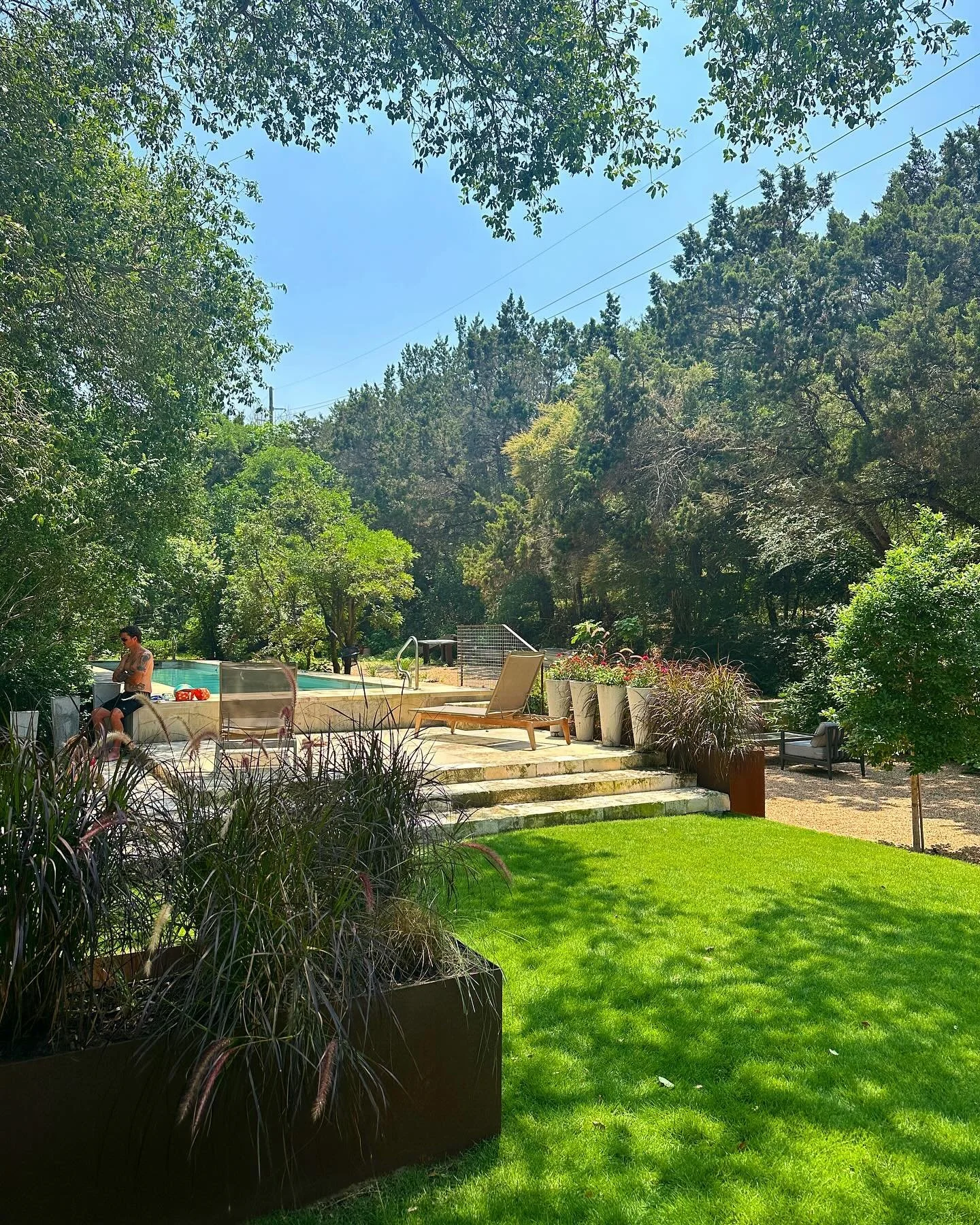 Happy MDW!

Design: 8Sc @studio8sc ♾️
Install: Big Tree LLC 🌲 

#pool #mdw #summer #backyard #backyardgarden #residentialdesign #design #landscape #landscapedesign #landscapearchitecture