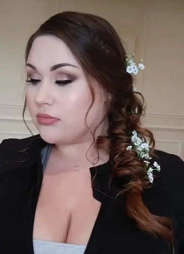 3 Glam Goddess Anyone who knows me knows I love a good smokey eye! I also love glowy and effortlessly flawless skin and when paired together its a masterpiece. This look is perfect for the bride who wants all eyes on her. It is also a look that photographs beautifully.