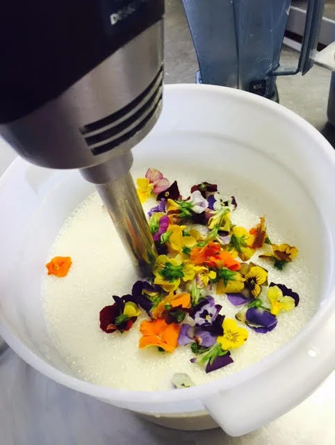 Flowers are beautiful but also tasty. 