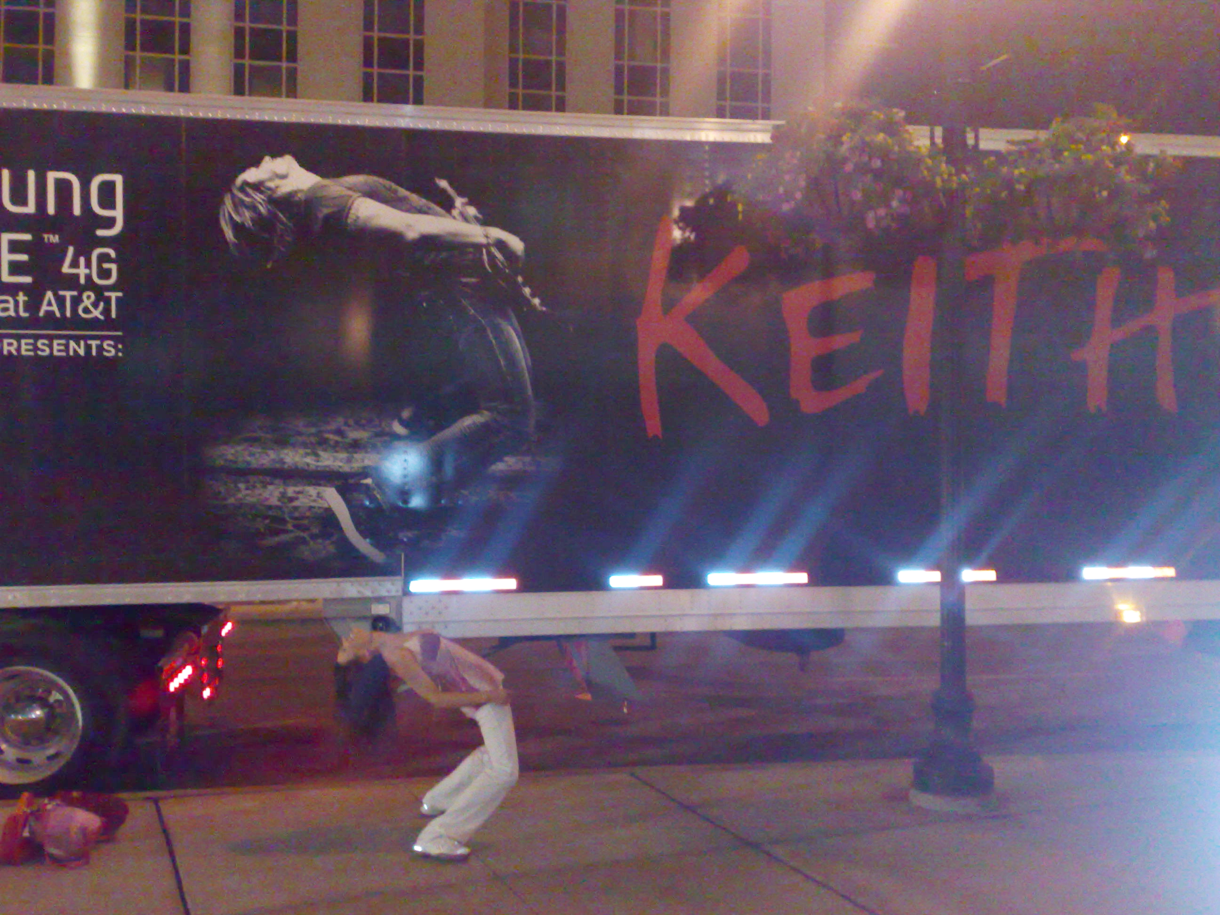 Justine Snakebend Keith Urban!.png