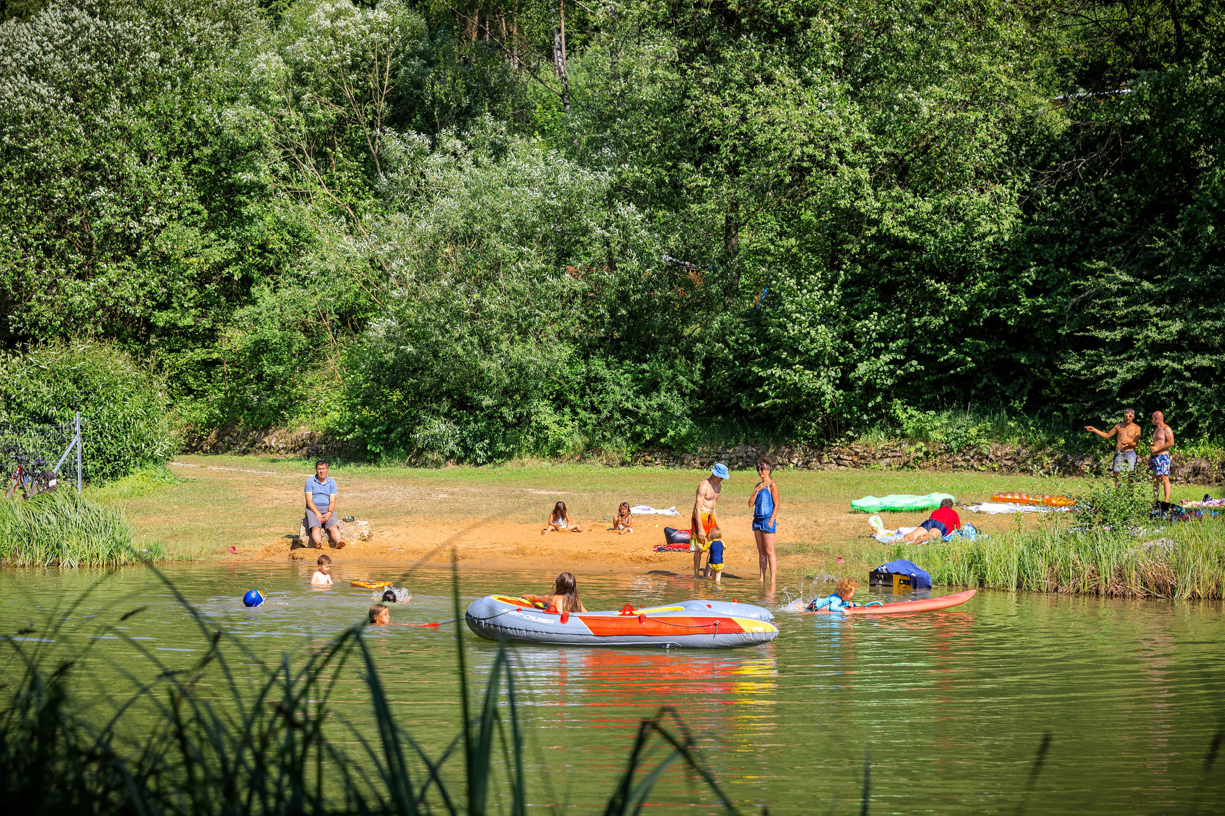  Weiher mit Badestelle direkt auf dem Platz