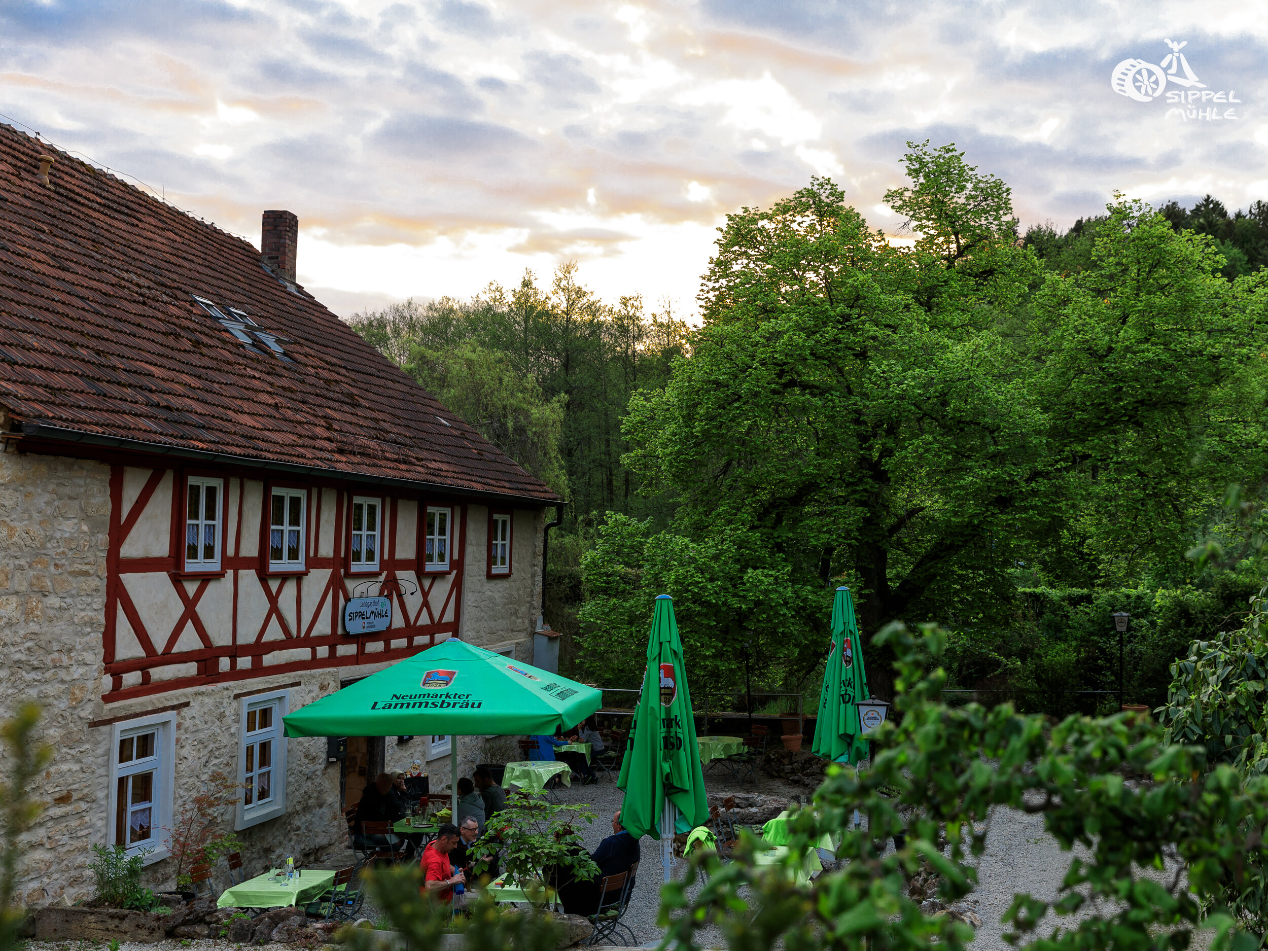 Landgasthof Biergarten Sonnenuntergang